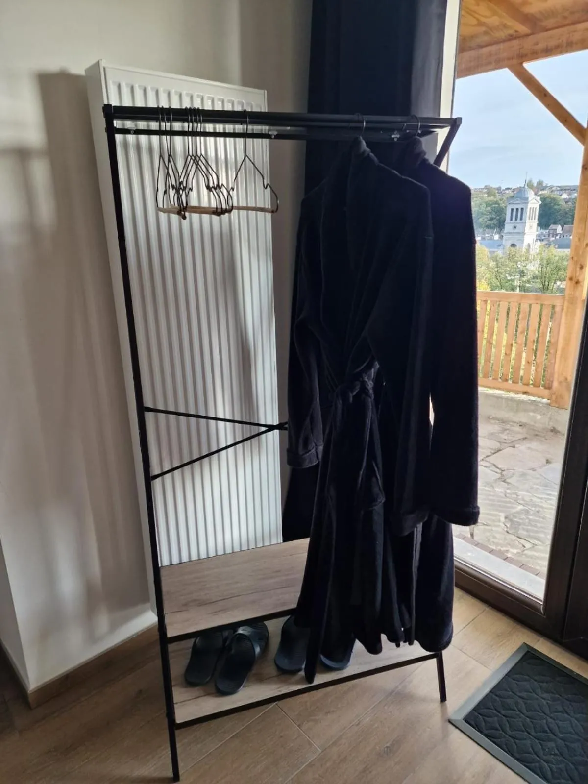 wardrobe in Suite Tino - Jacuzzi privé, cabine infrarouge & vue