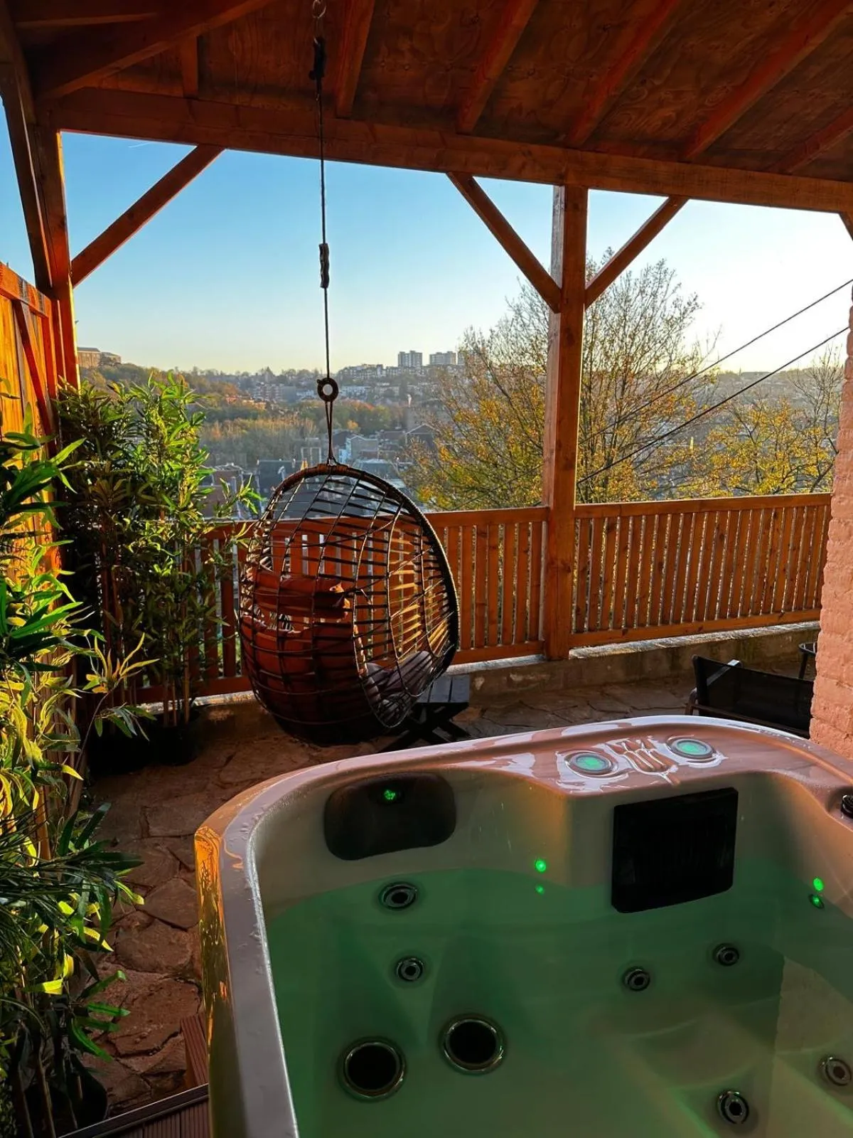 Suite Tino - Jacuzzi privé, cabine infrarouge & vue