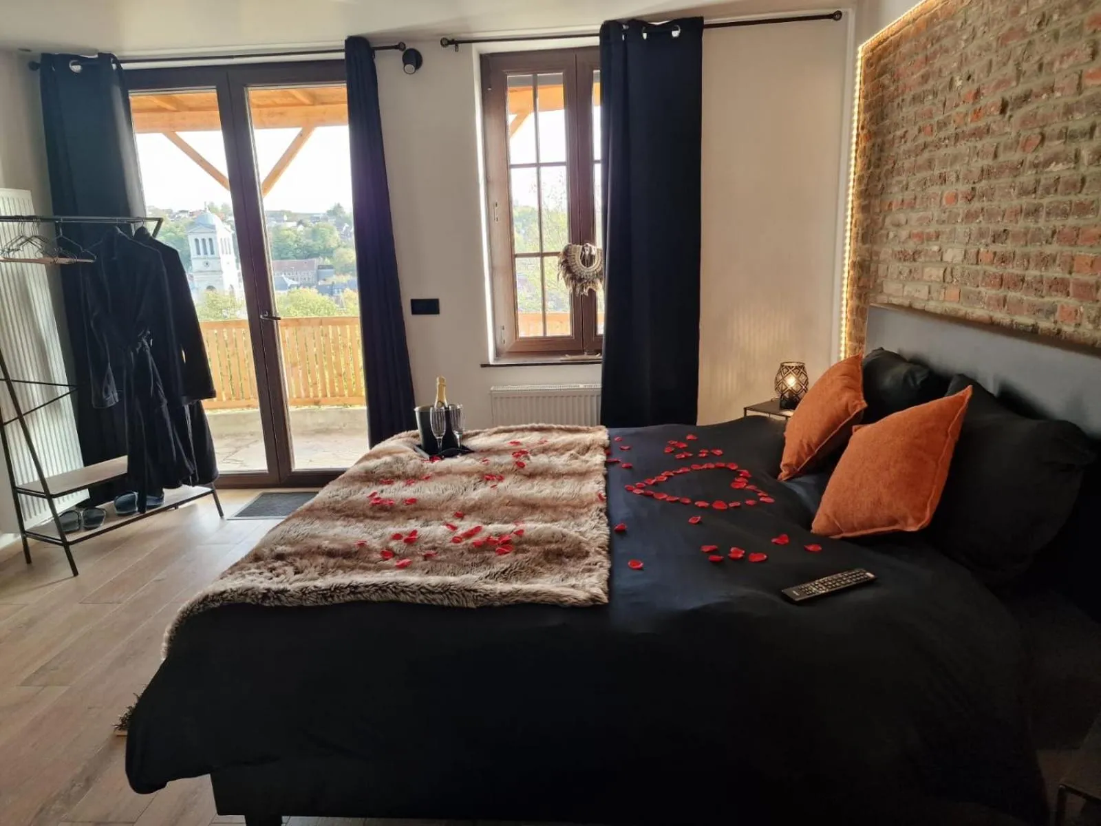 Bed in Suite Tino - Jacuzzi privé, cabine infrarouge & vue