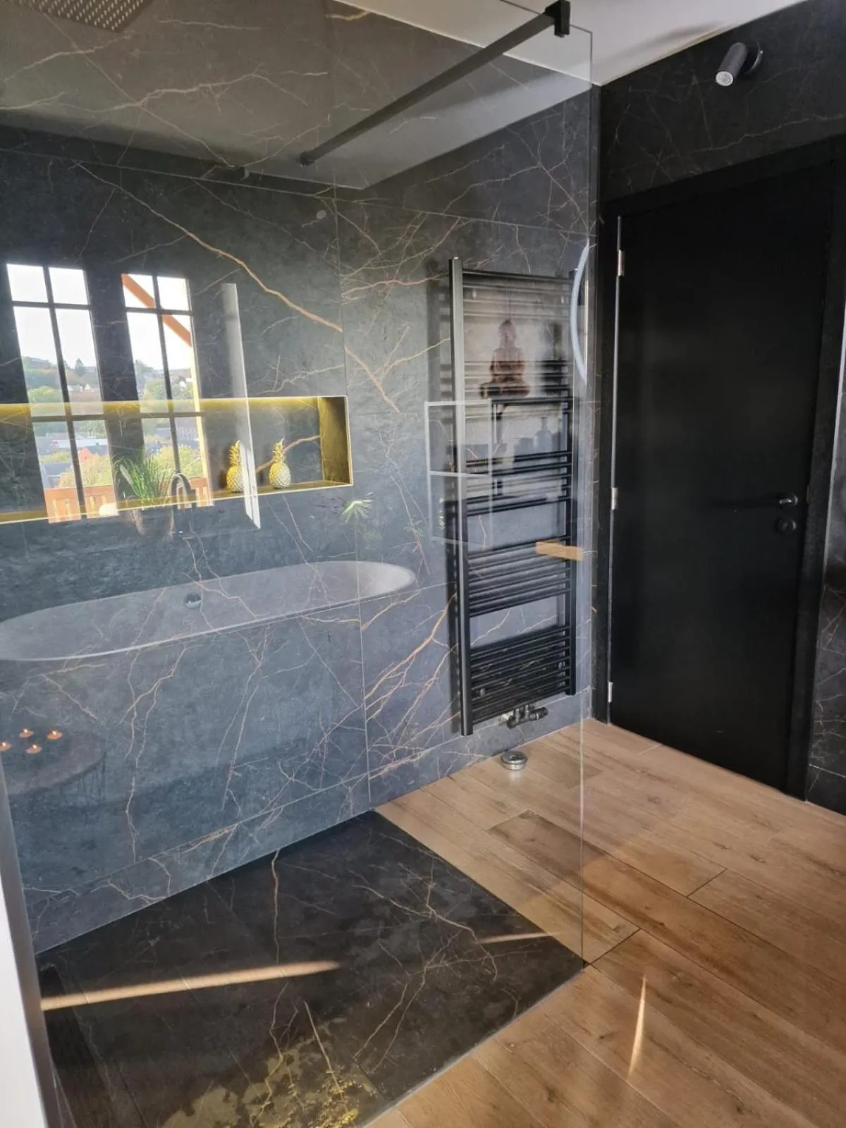Shower in Suite Tino - Jacuzzi privé, cabine infrarouge & vue