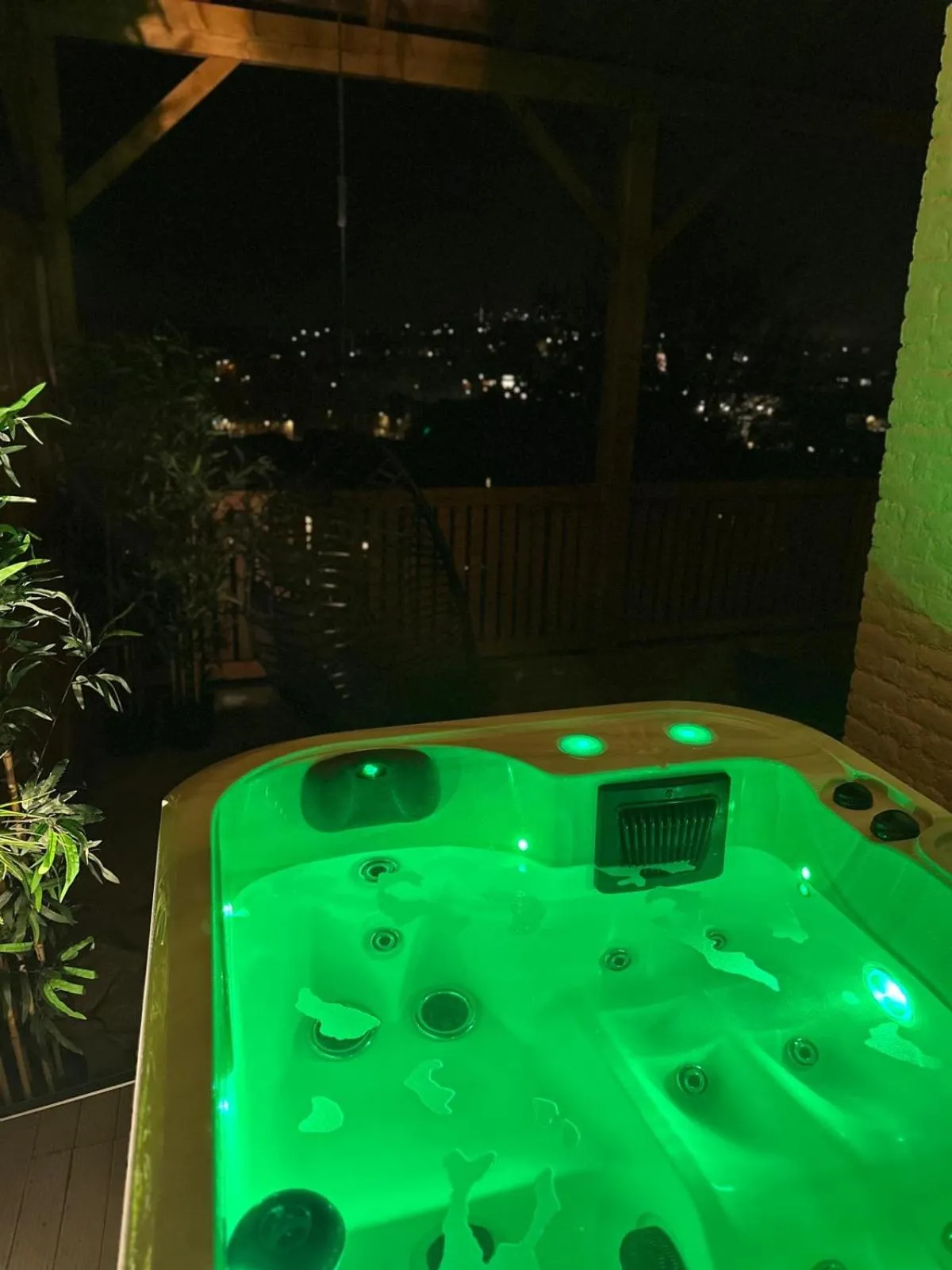 Suite Tino - Jacuzzi privé, cabine infrarouge & vue