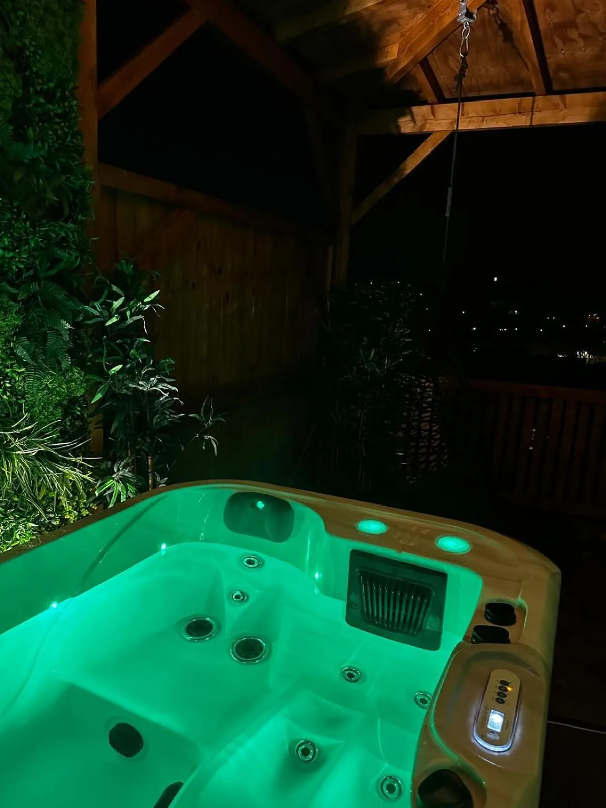 Suite Tino - Jacuzzi privé, cabine infrarouge & vue