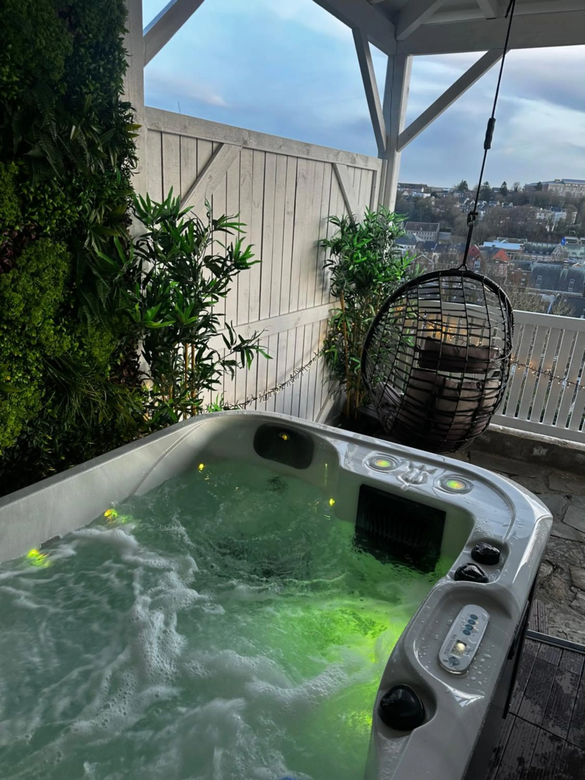 Suite Tino - Jacuzzi privé, cabine infrarouge & vue