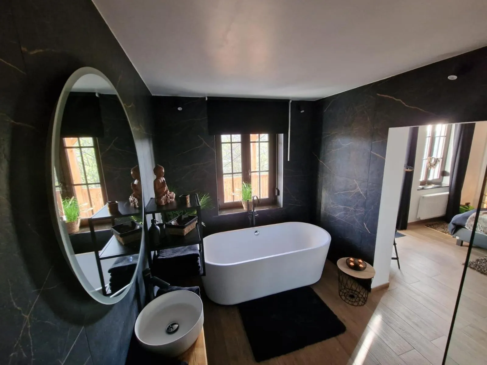 Bathroom in Suite Tino - Jacuzzi privé, cabine infrarouge & vue