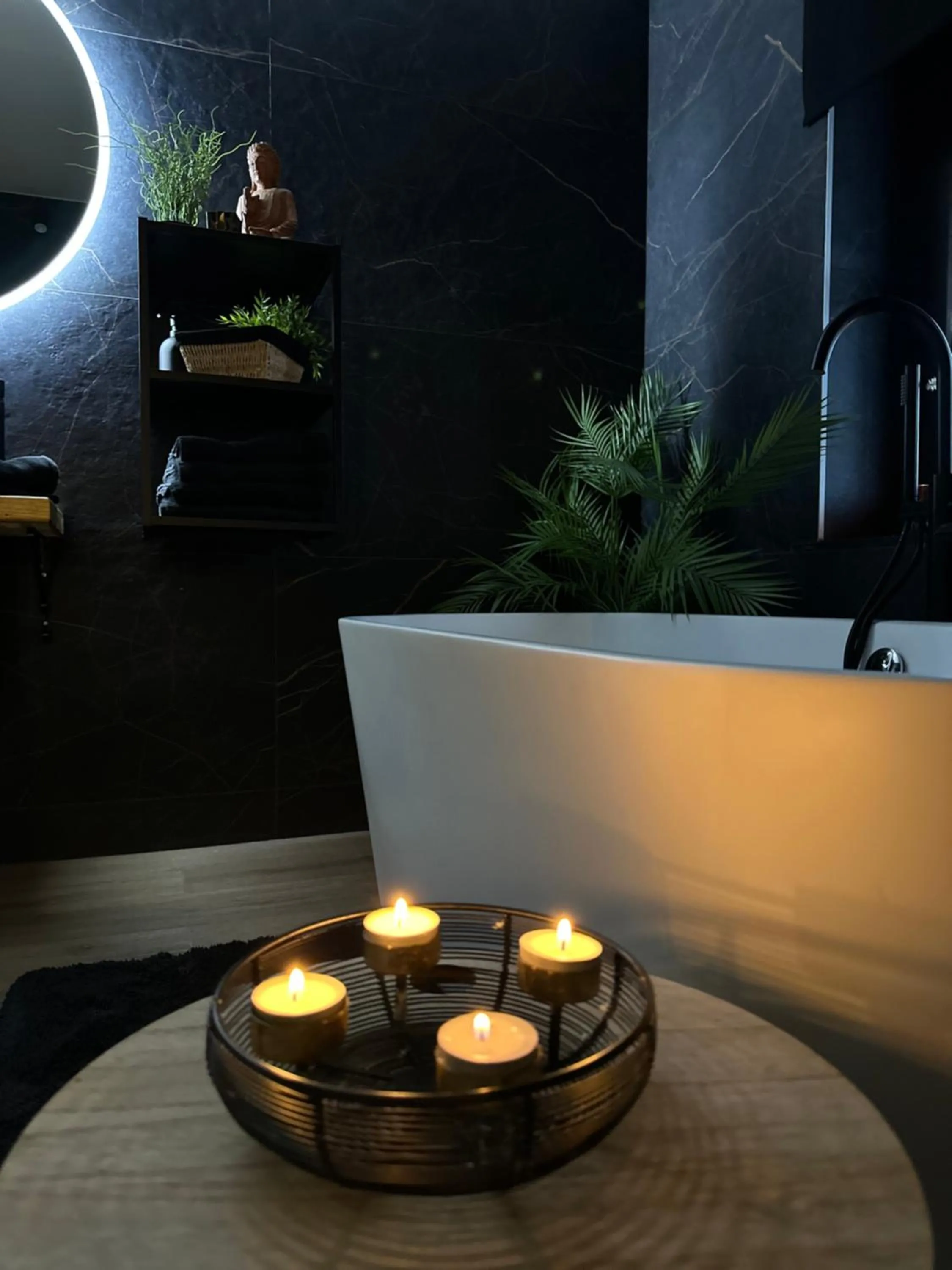 Suite Tino - Jacuzzi privé, cabine infrarouge & vue