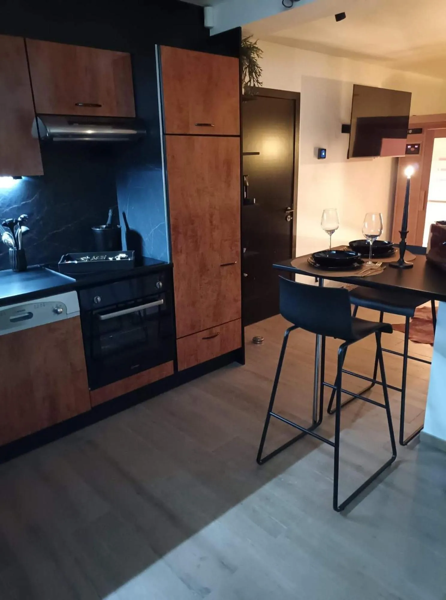 Kitchen or kitchenette in Suite Tino - Jacuzzi privé, cabine infrarouge & vue