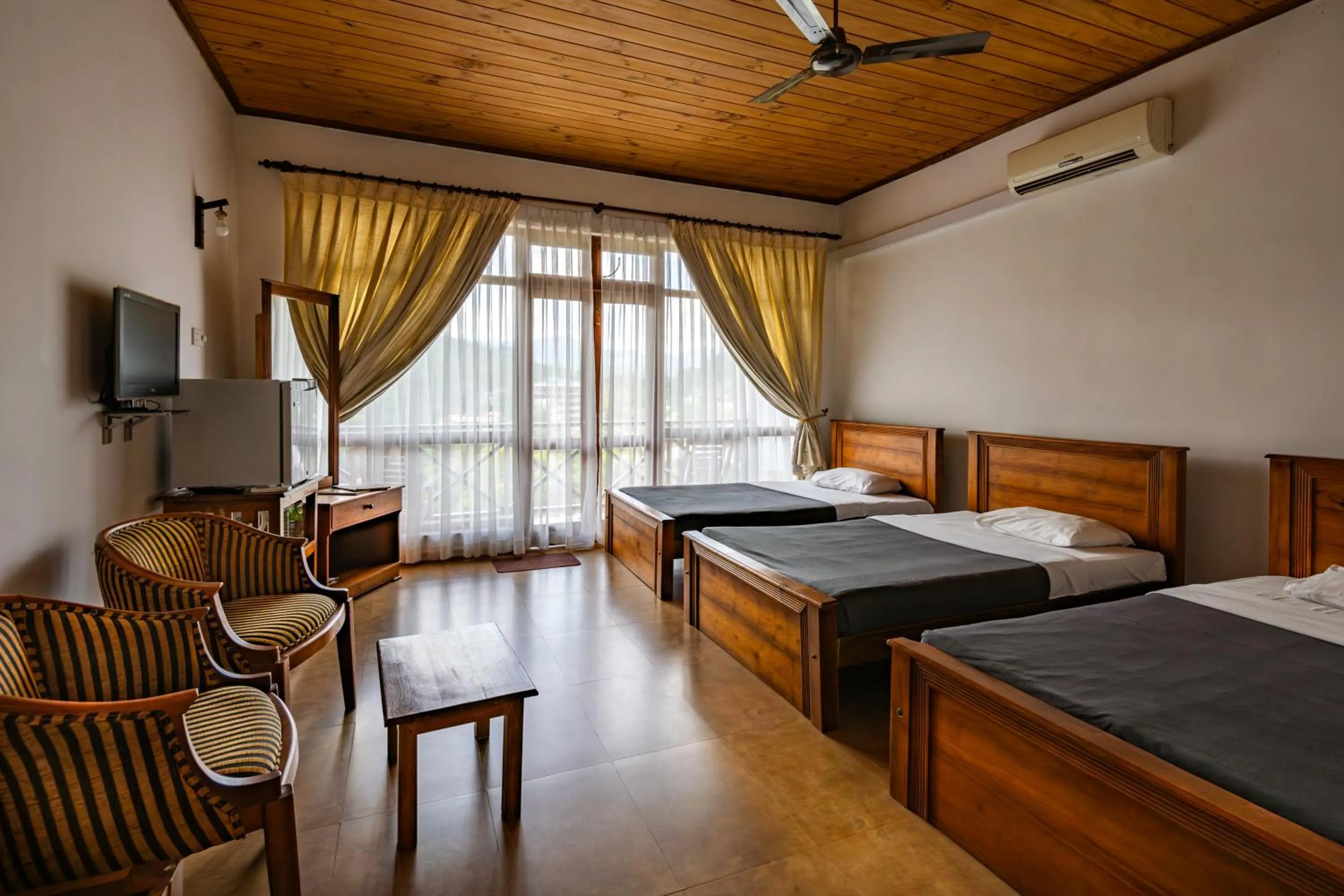 Communal lounge/ TV room, Bed in Alta Vista