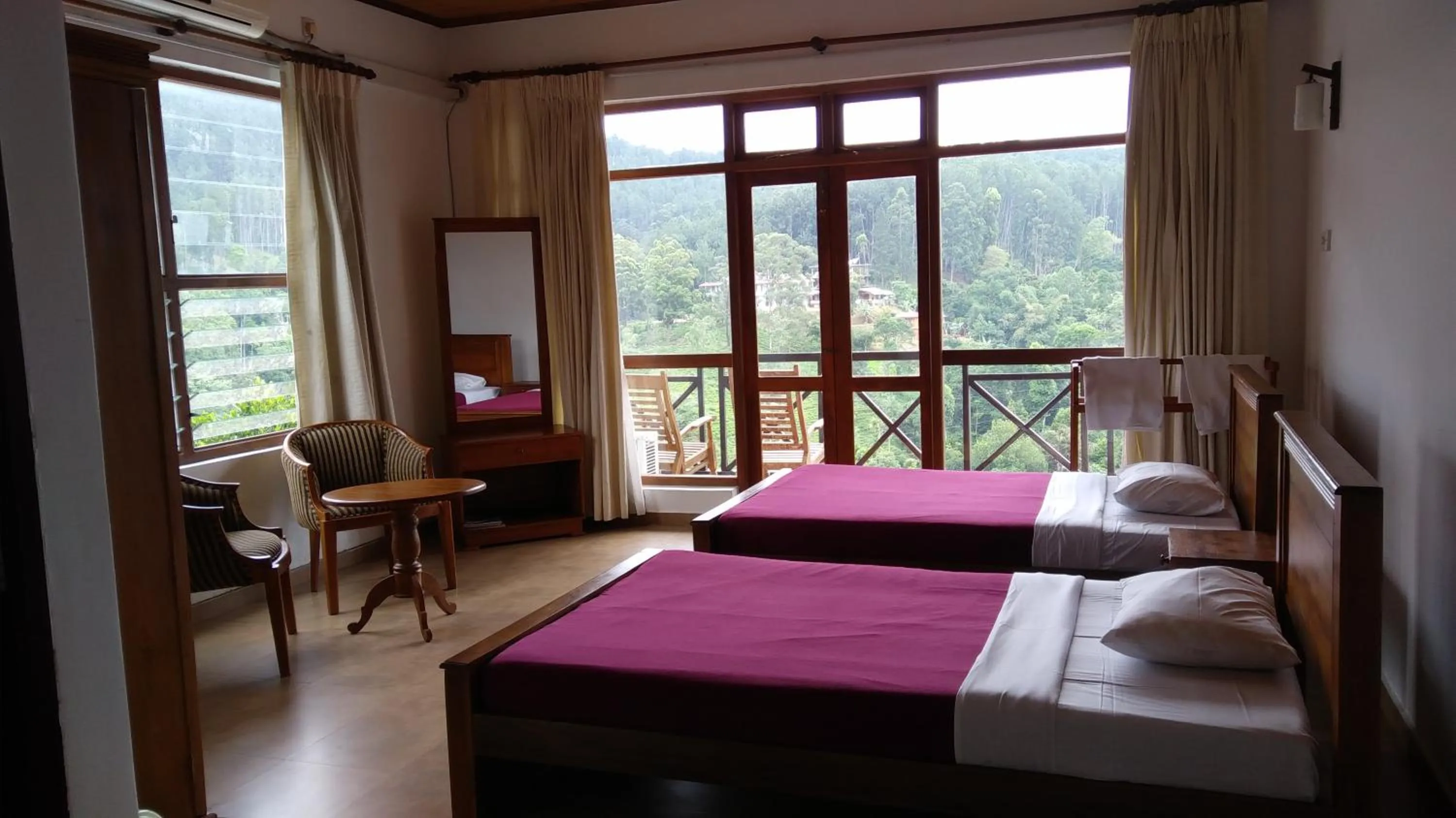 Photo of the whole room, Bed in Alta Vista