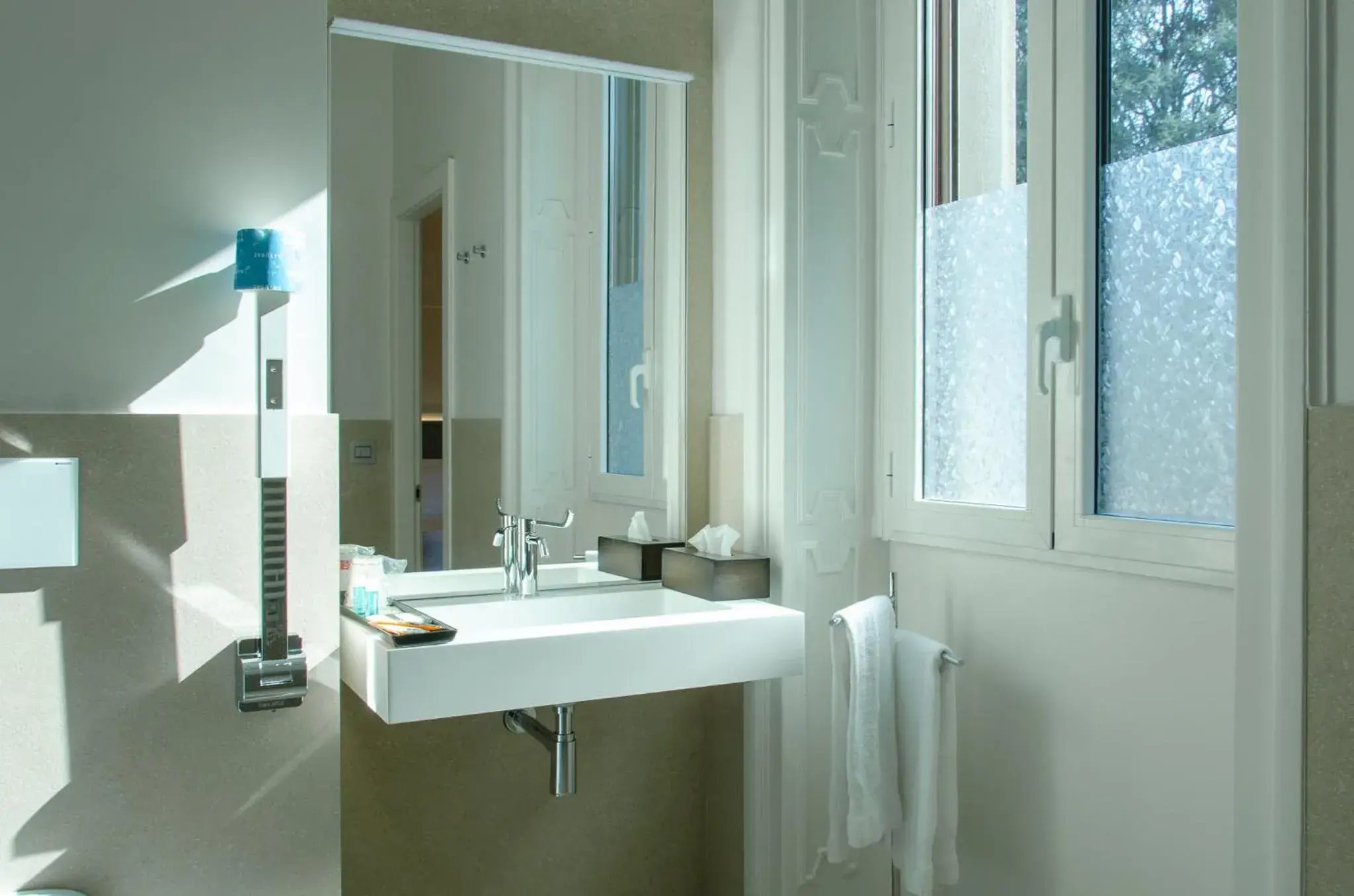 Bathroom in Hotel Tiziano - Gruppo Mini Hotel Bathroom in Hotel Tiziano - Gruppo Mini Hotel