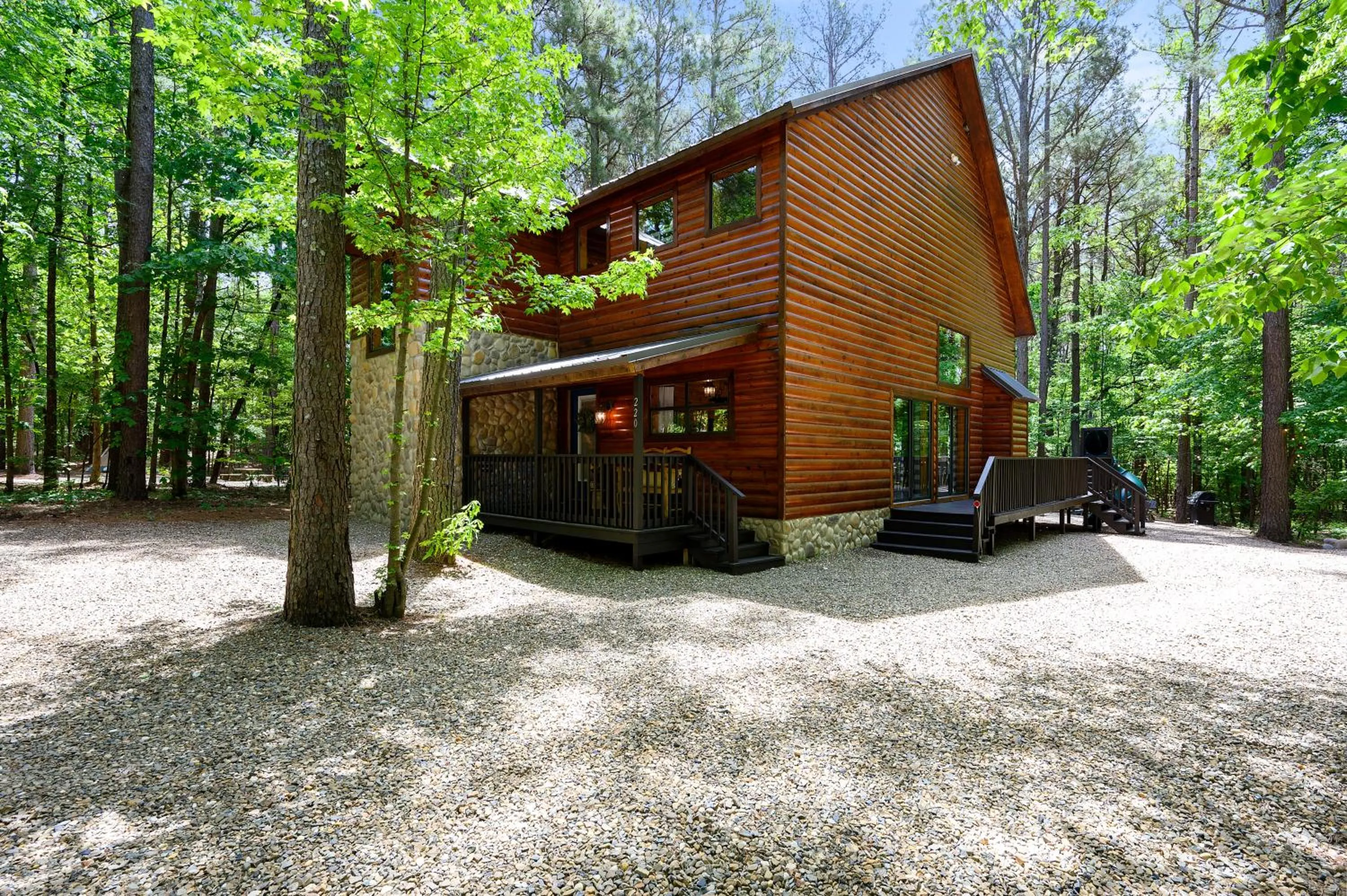 Property building in Hickory Bear - Cabin surrounded by pines, Sleeps 10, Hot Tub, Fire Pit, Arcade, Foosball Table & Deck Slide
