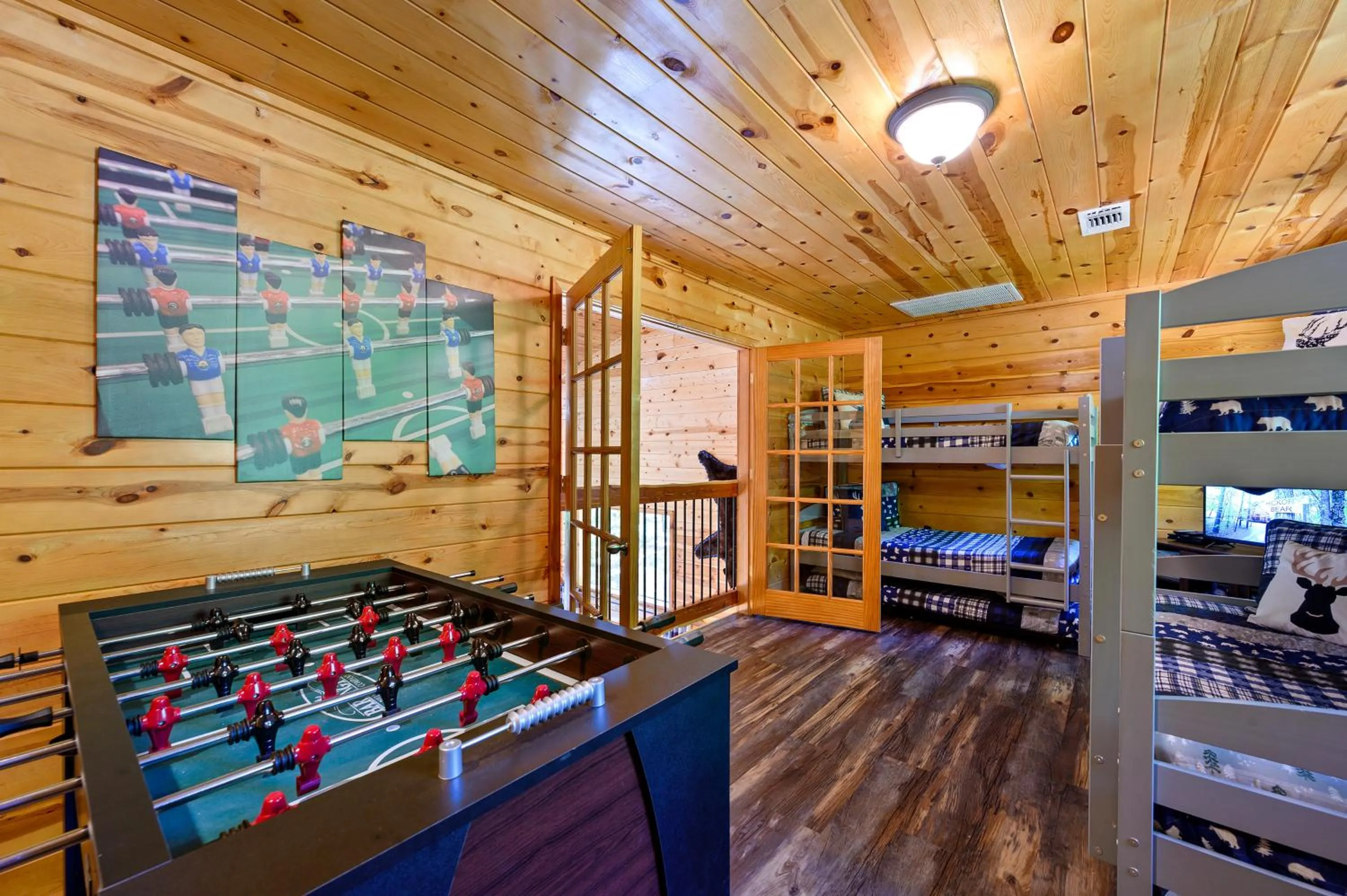 Game Room, Bed in Hickory Bear - Cabin surrounded by pines, Sleeps 10, Hot Tub, Fire Pit, Arcade, Foosball Table & Deck Slide