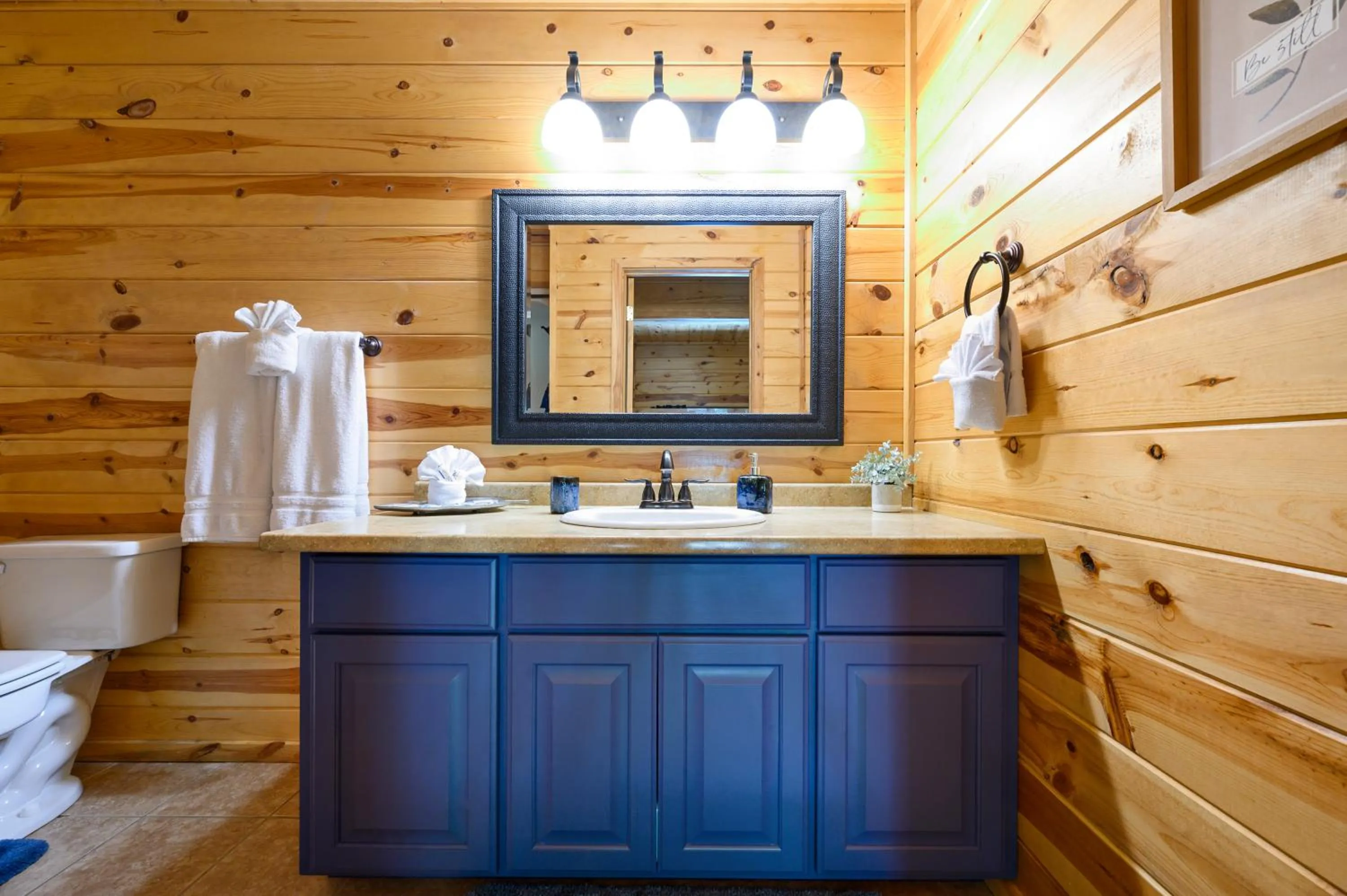 Bathroom in Hickory Bear - Cabin surrounded by pines, Sleeps 10, Hot Tub, Fire Pit, Arcade, Foosball Table & Deck Slide