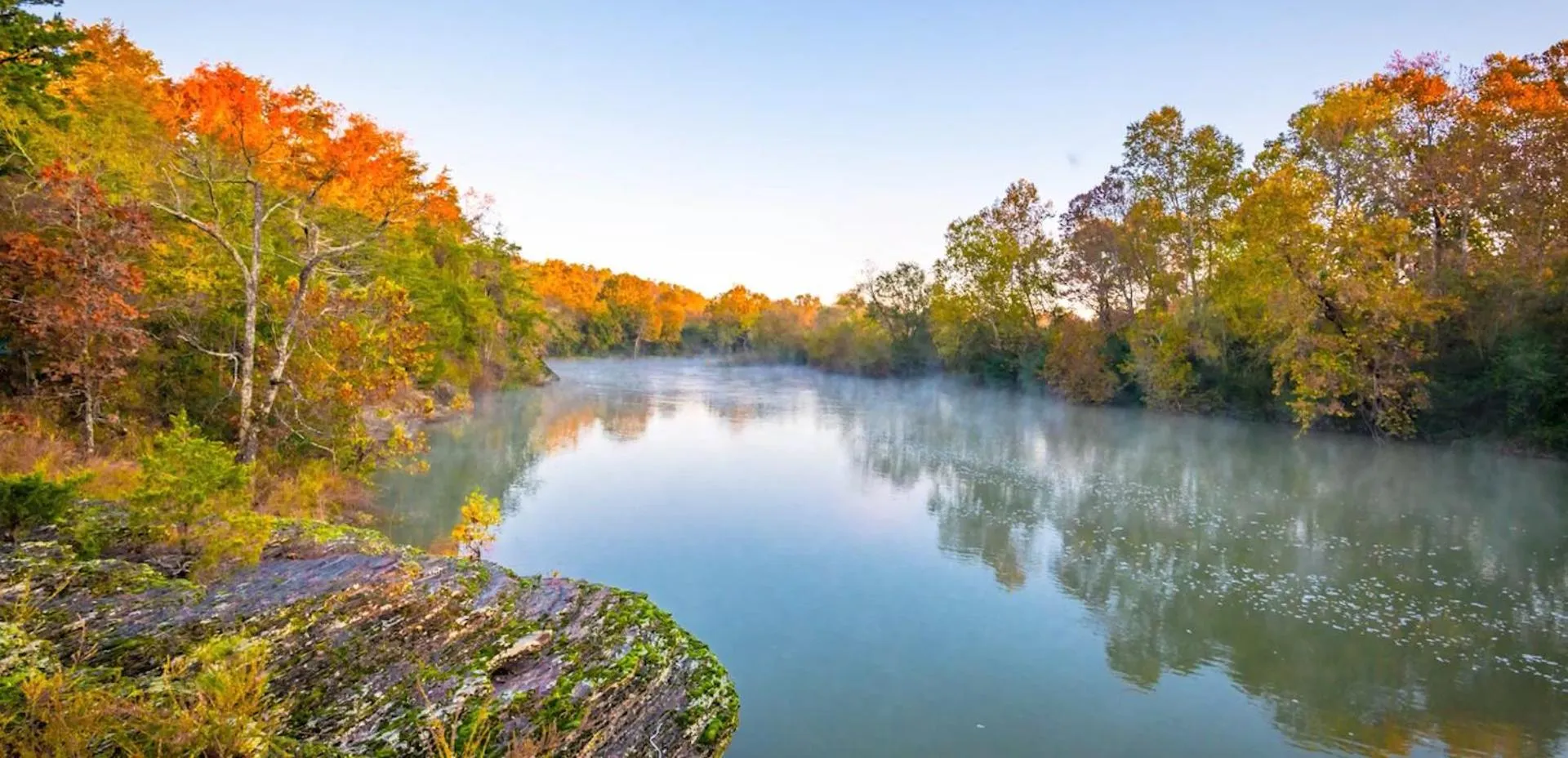 Hickory Bear - Cabin surrounded by pines, Sleeps 10, Hot Tub, Fire Pit, Arcade, Foosball Table & Deck Slide