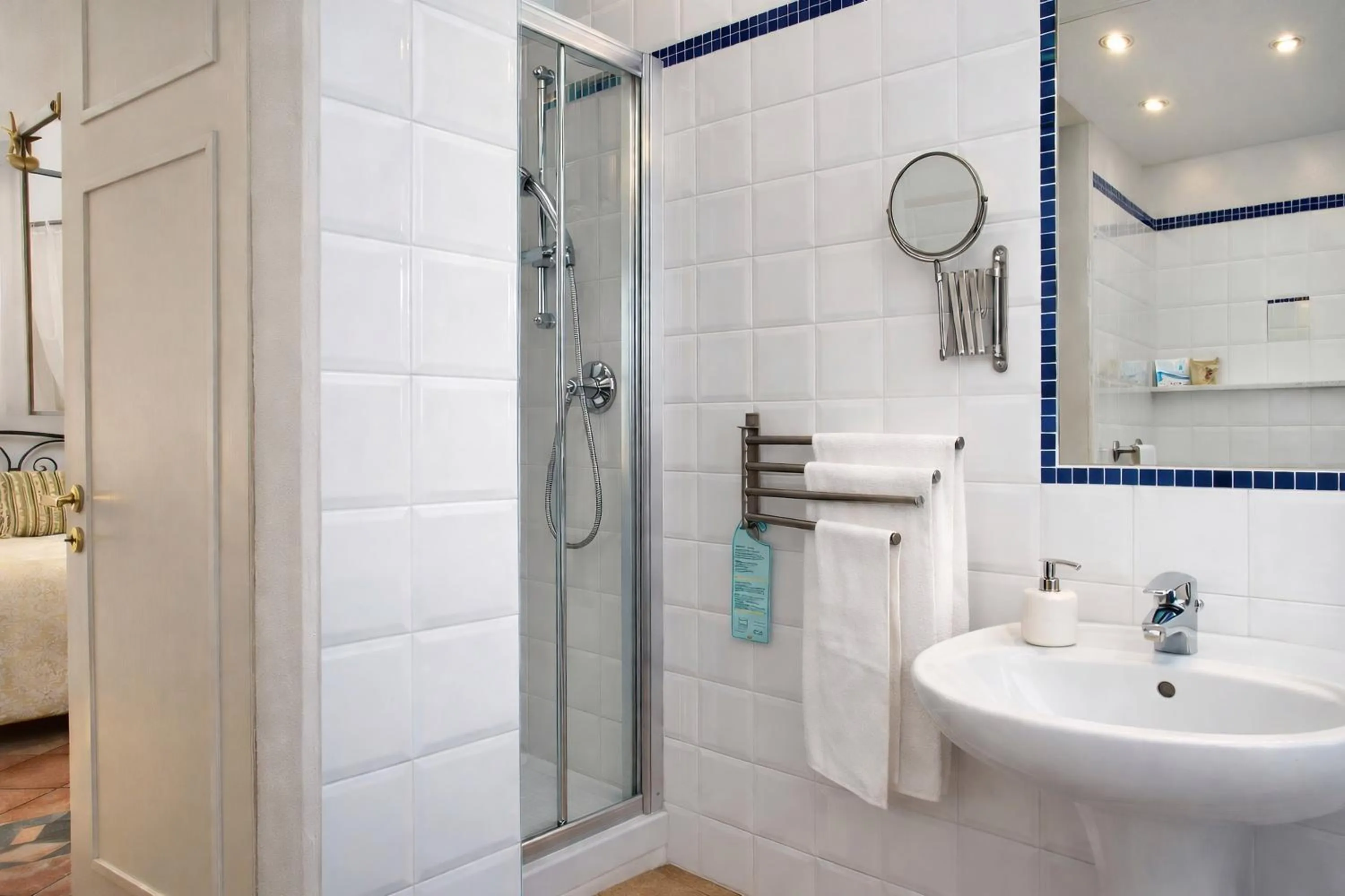 Bathroom in Hotel Del Borgo