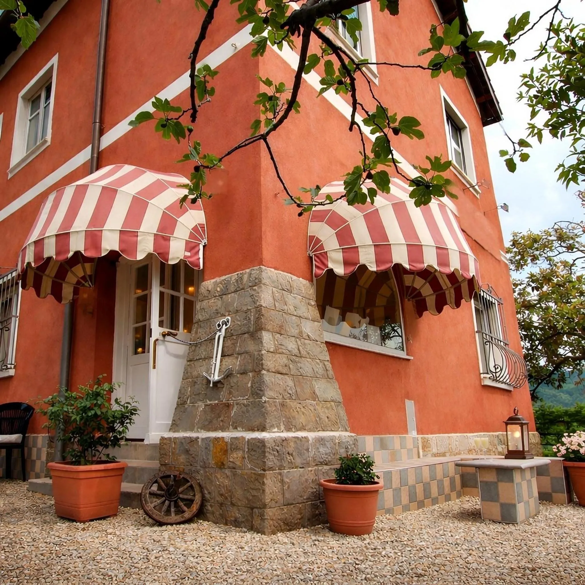 Property building in Hotel Del Borgo
