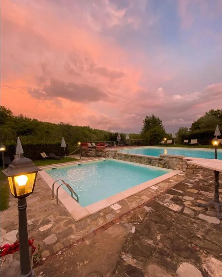 Swimming pool in Hotel Le Pozze Di Lecchi