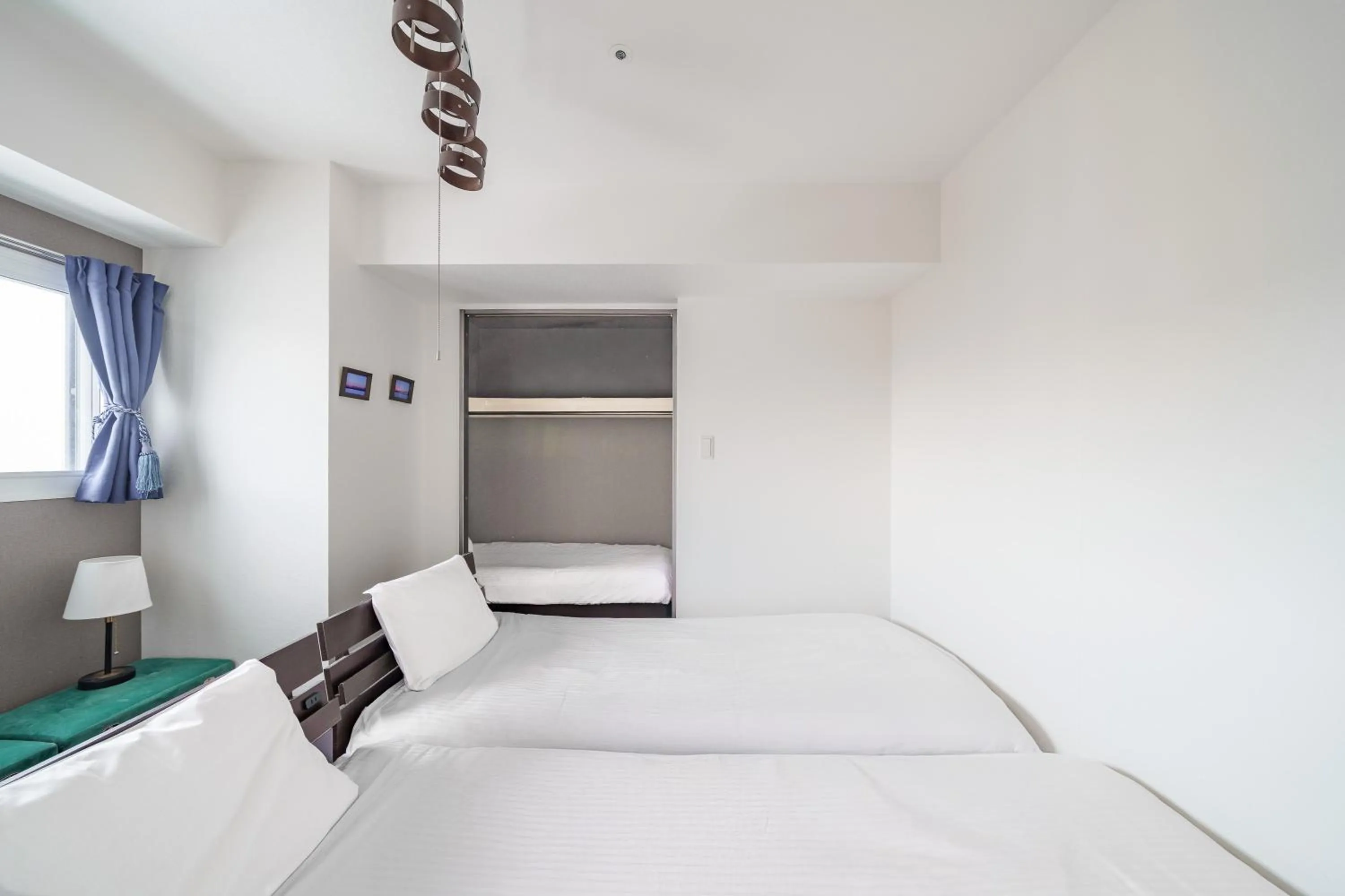 Bedroom, Bed in GRAVITY