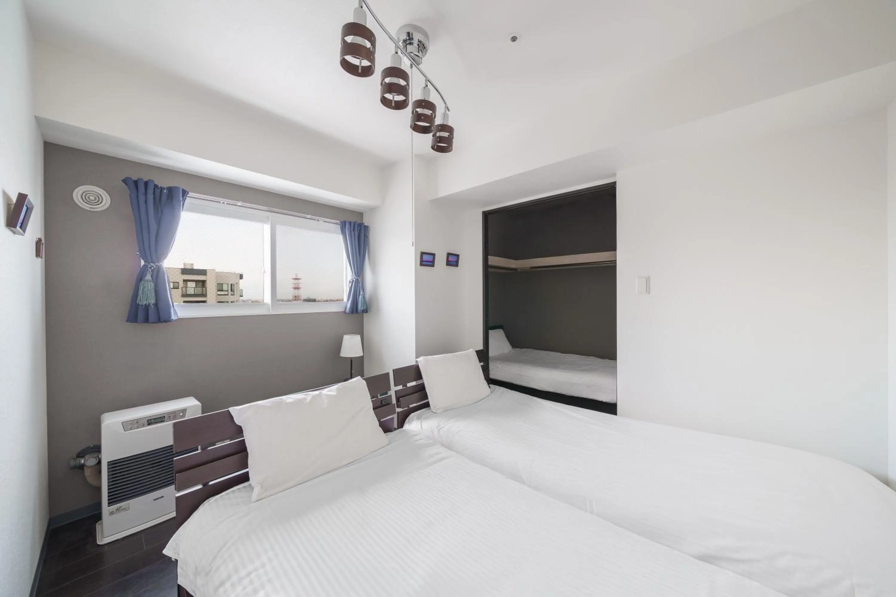 Bedroom, Bed in GRAVITY