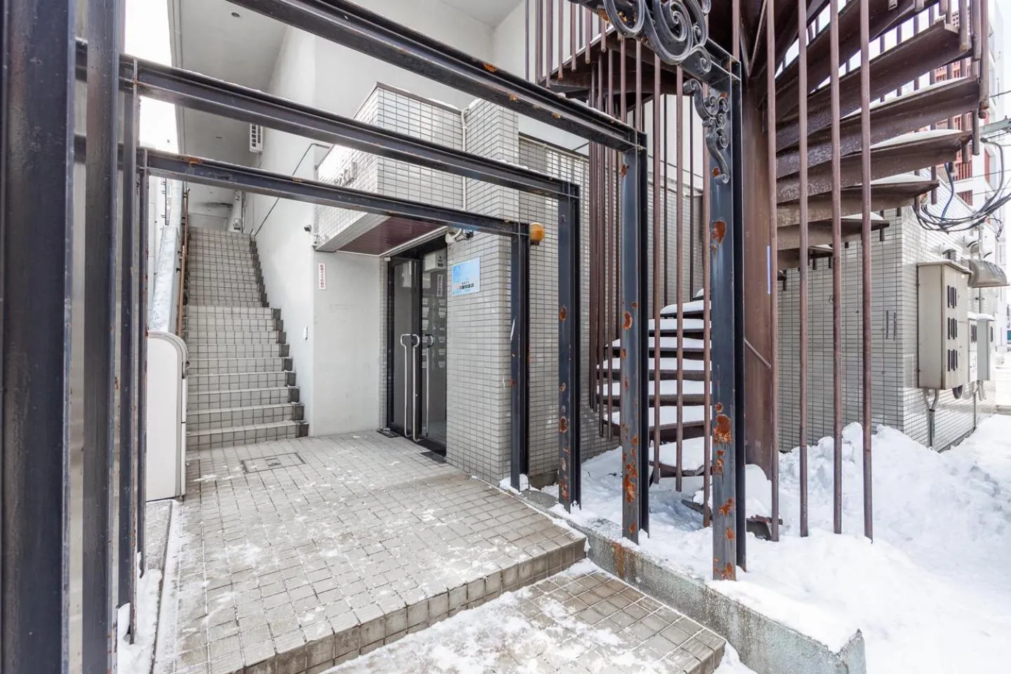 Facade/entrance in COMMENCE Ⅴ