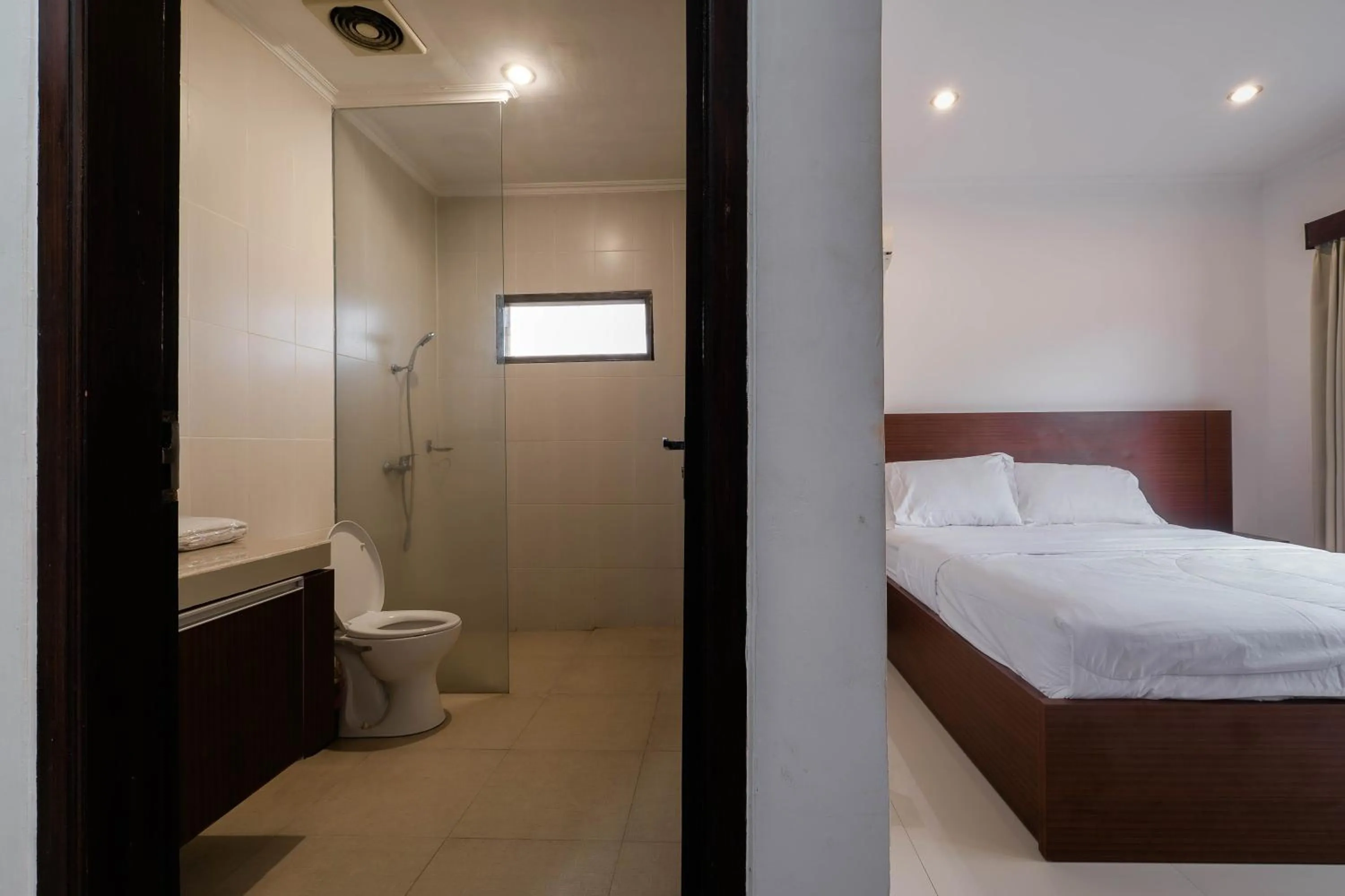 Bathroom, Bed in Puri Kasih Home Stay