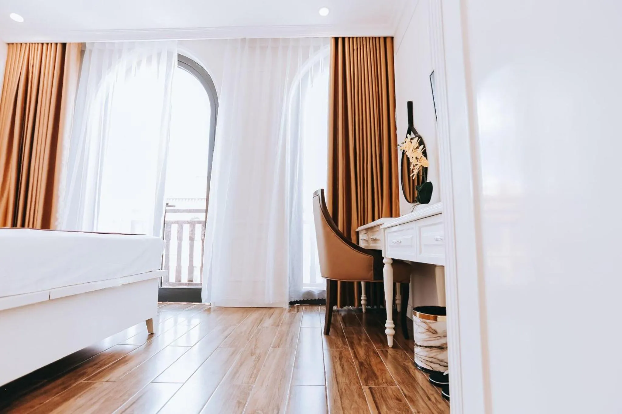 hair dresser, Bed in Golden Sea Hotel