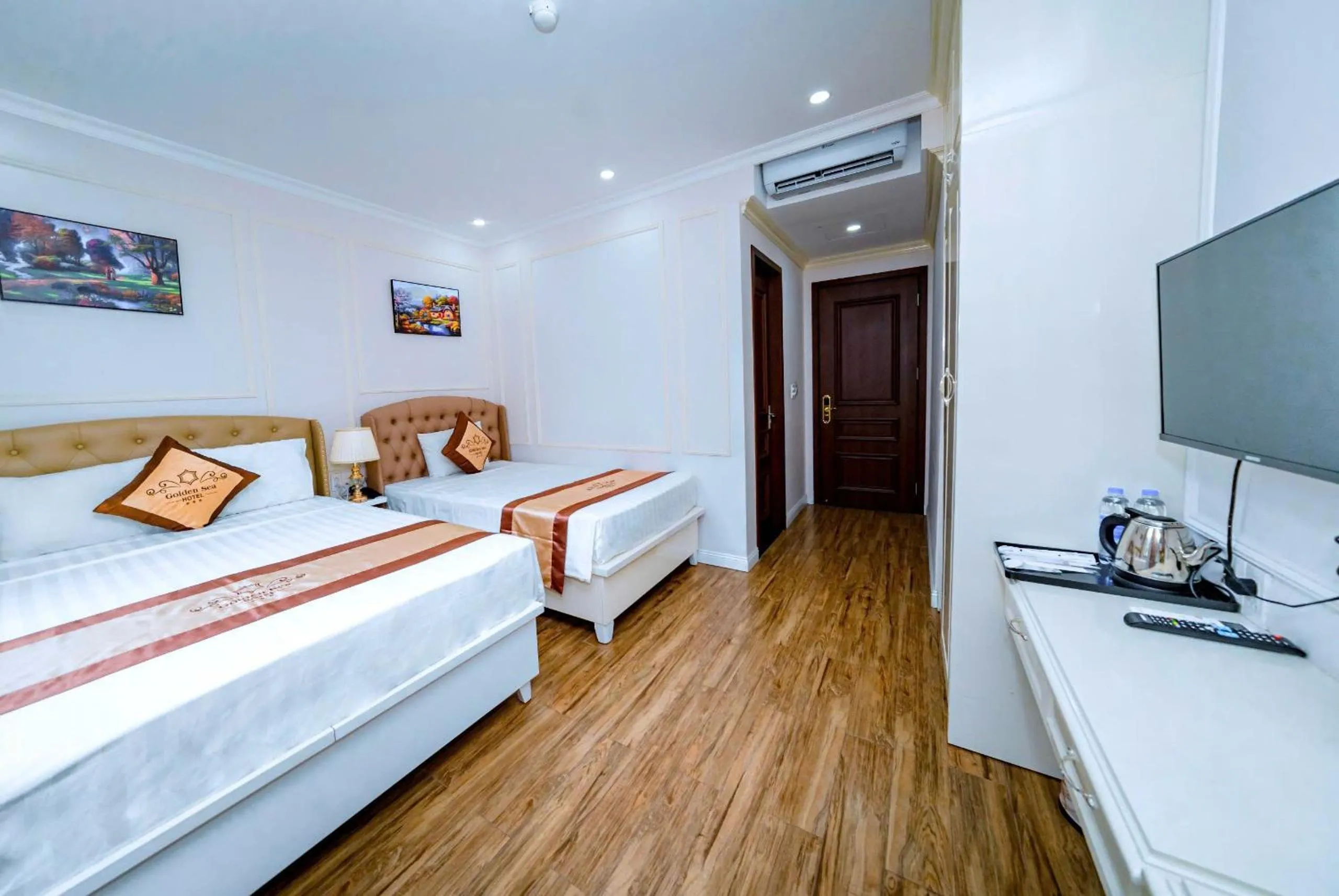 Bed in Golden Sea Hotel