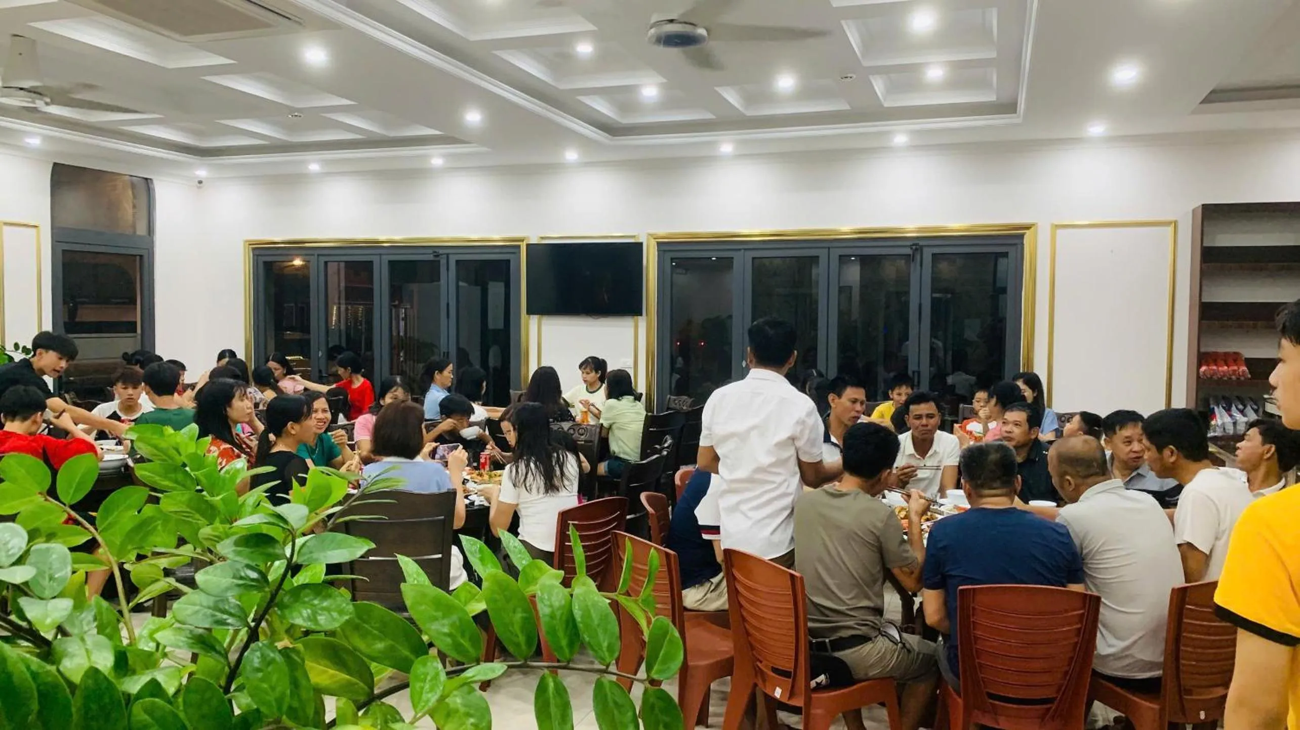 Restaurant/places to eat in Golden Sea Hotel