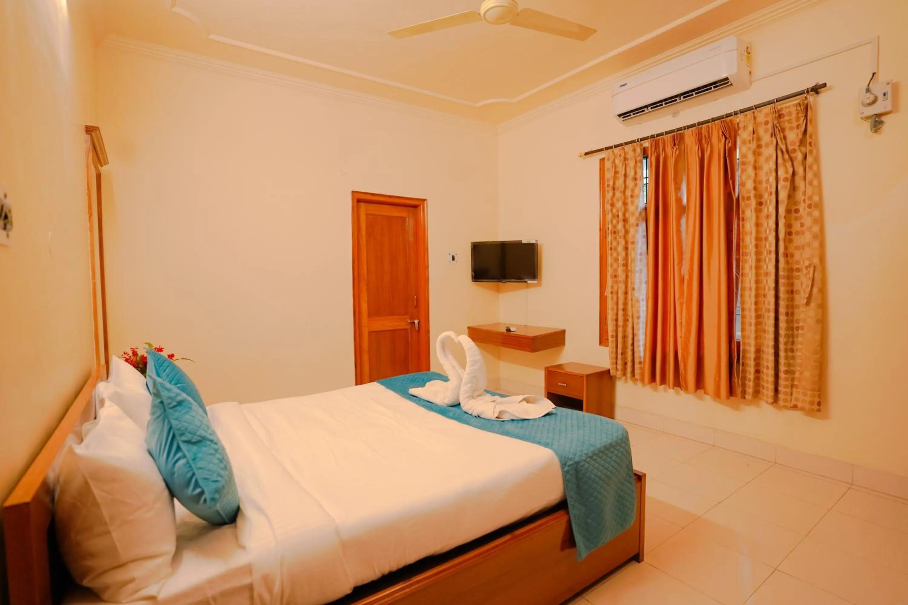 Bedroom, Bed in Chirping Hills Resort,Bhimtal