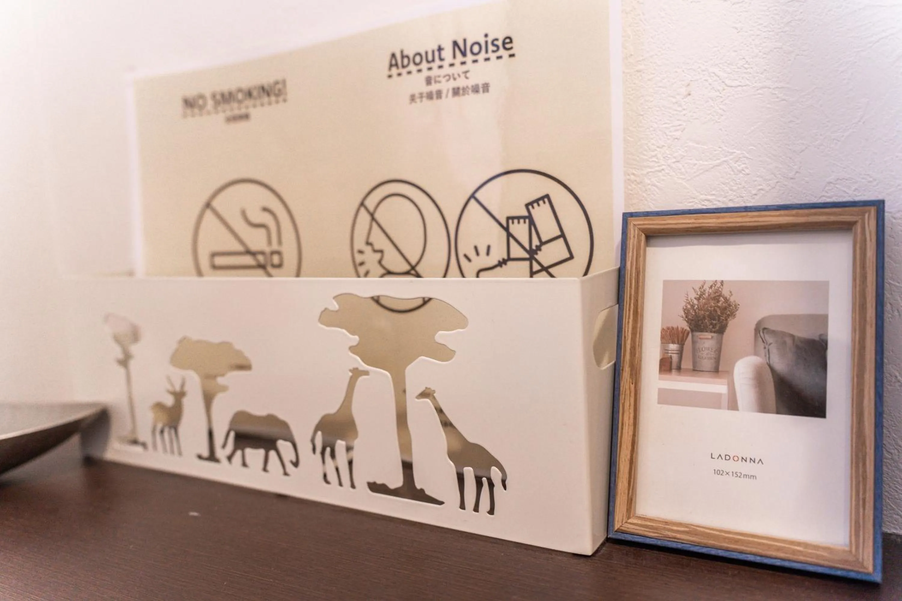 Decorative detail in YELLOW