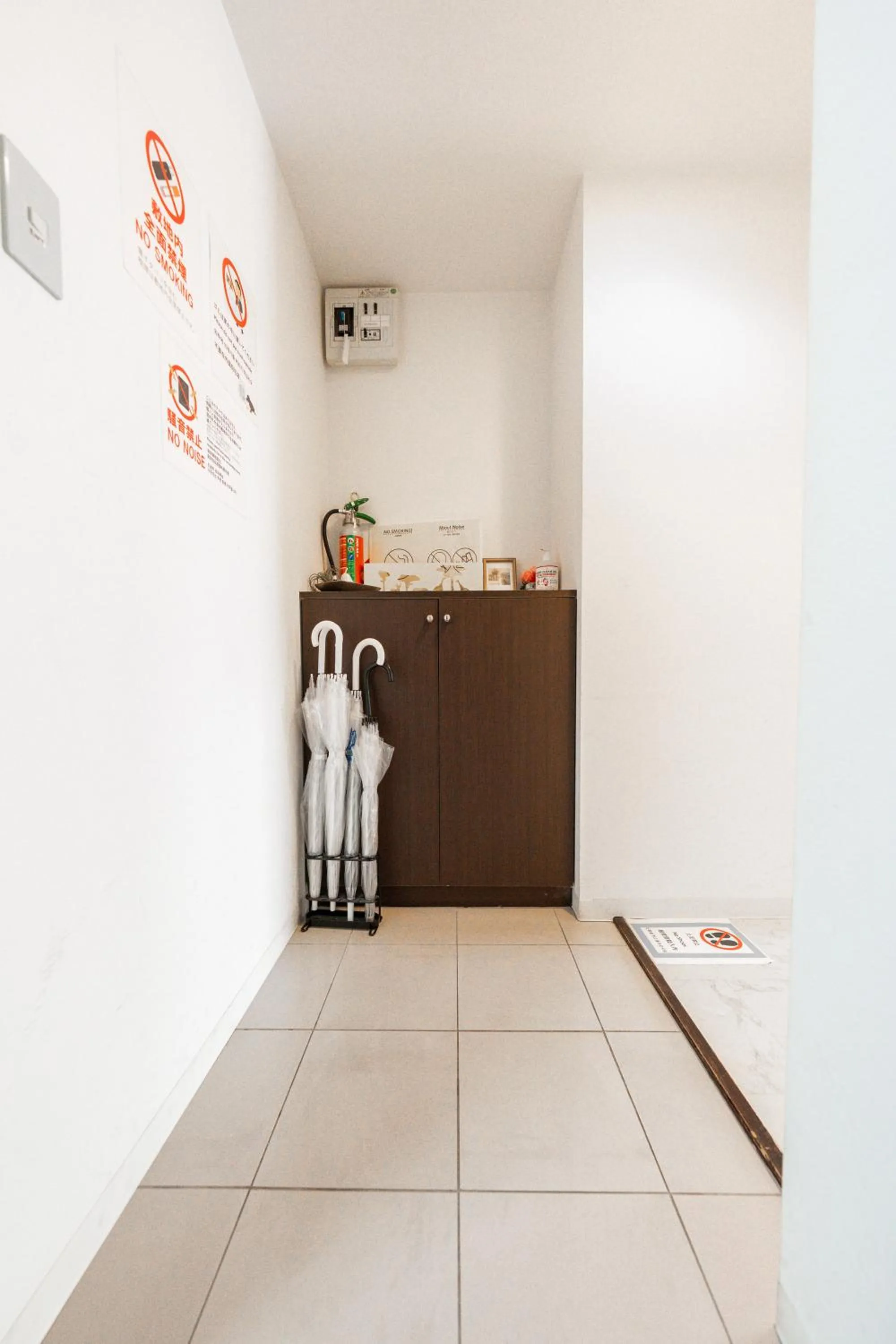 Facade/entrance in YELLOW