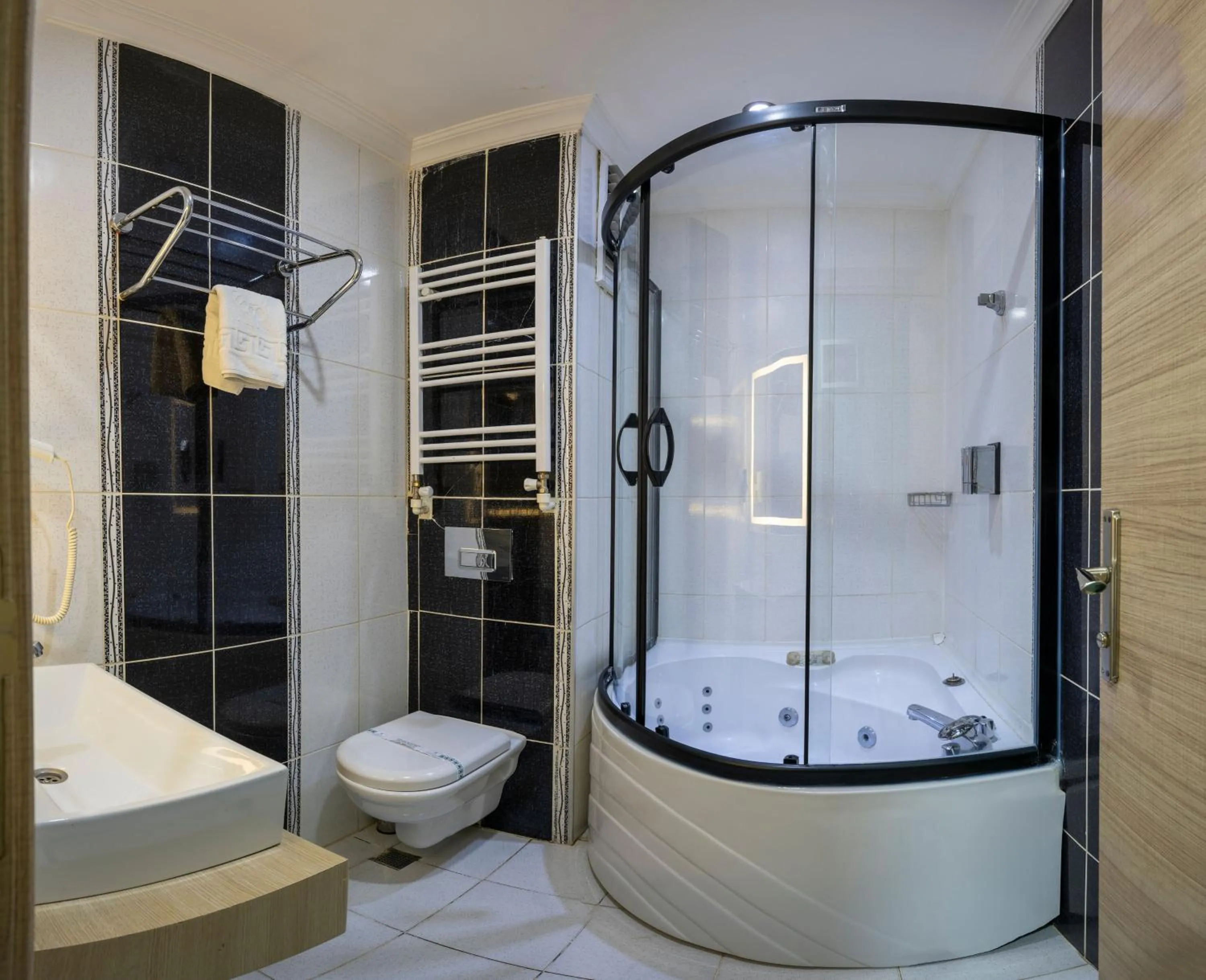 Shower in The Hotel Ottoman City Istanbul