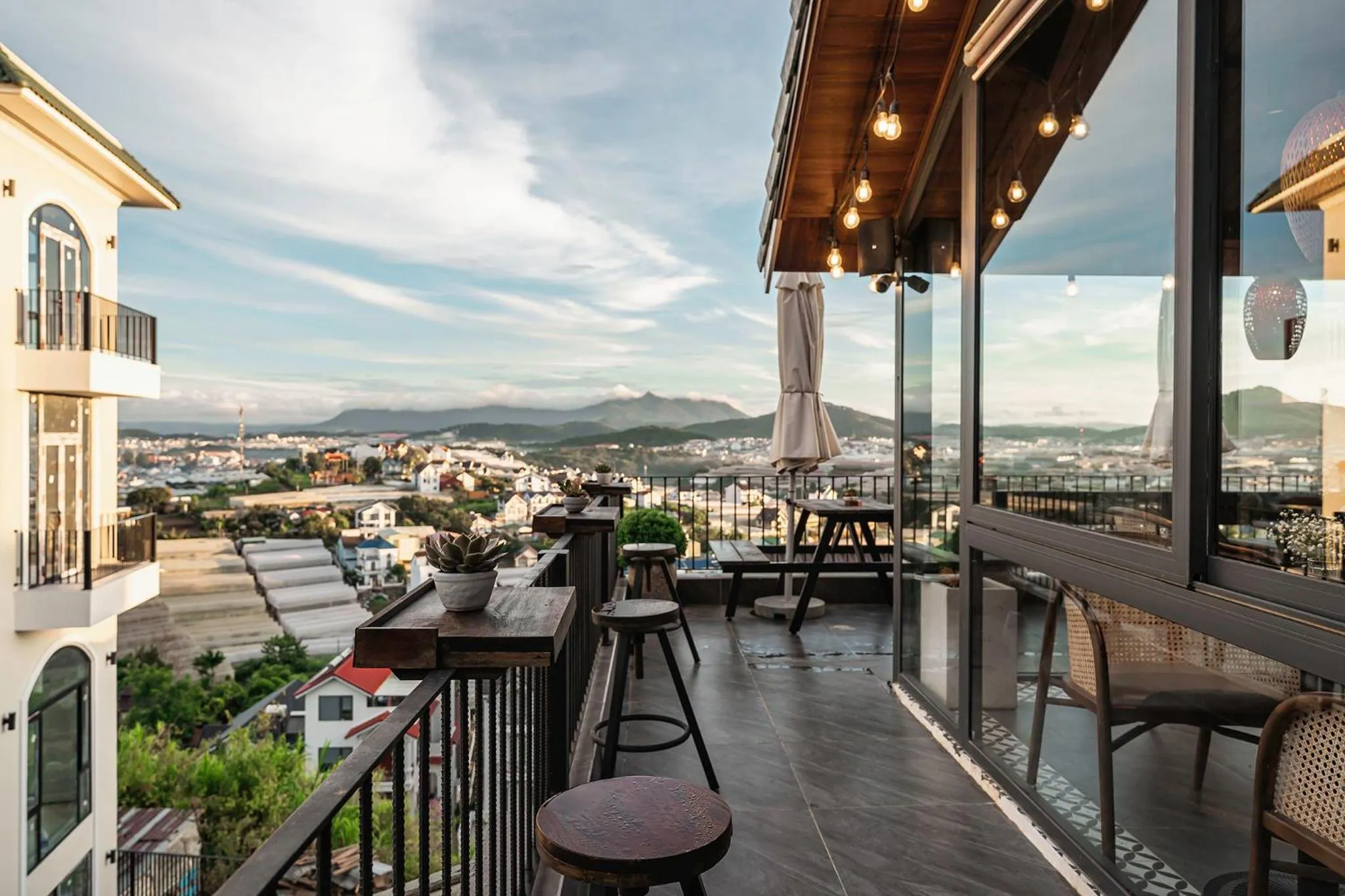 Restaurant/places to eat in Miền Sương Khói - Home & Café