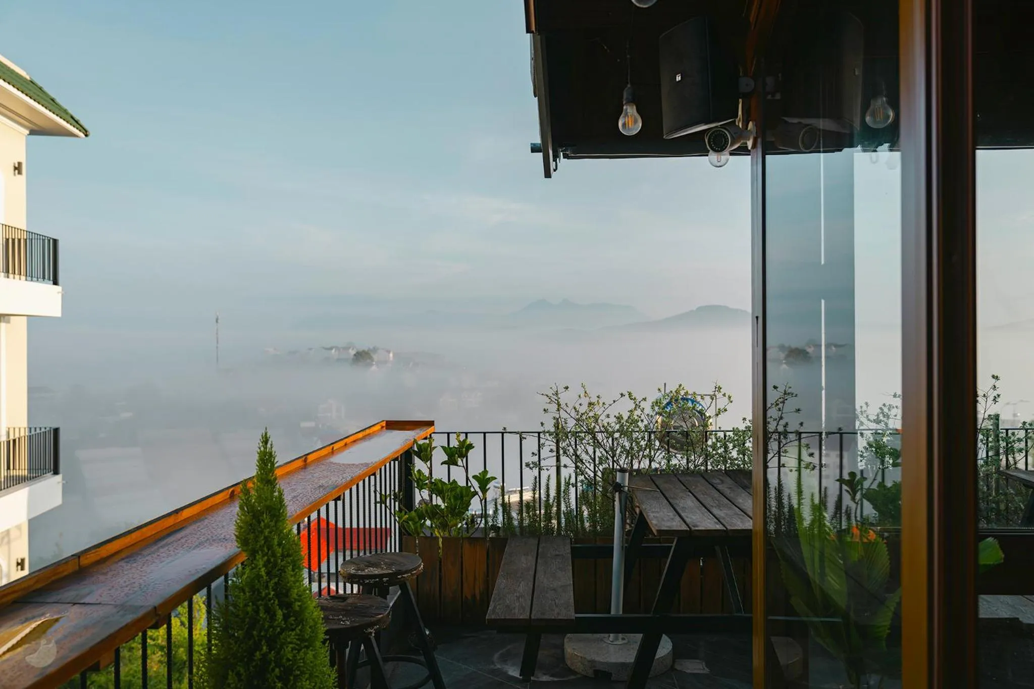 Miền Sương Khói - Home & Café