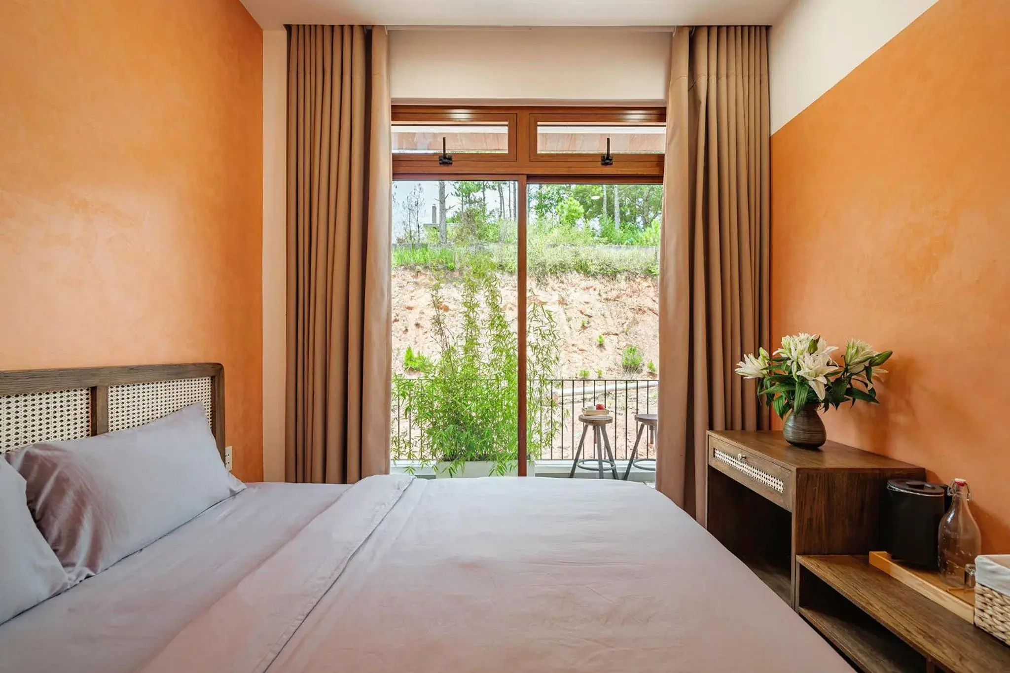 Queen Room with Balcony in Miền Sương Khói - Home & Café Queen Room with Balcony in Miền Sương Khói - Home & Café