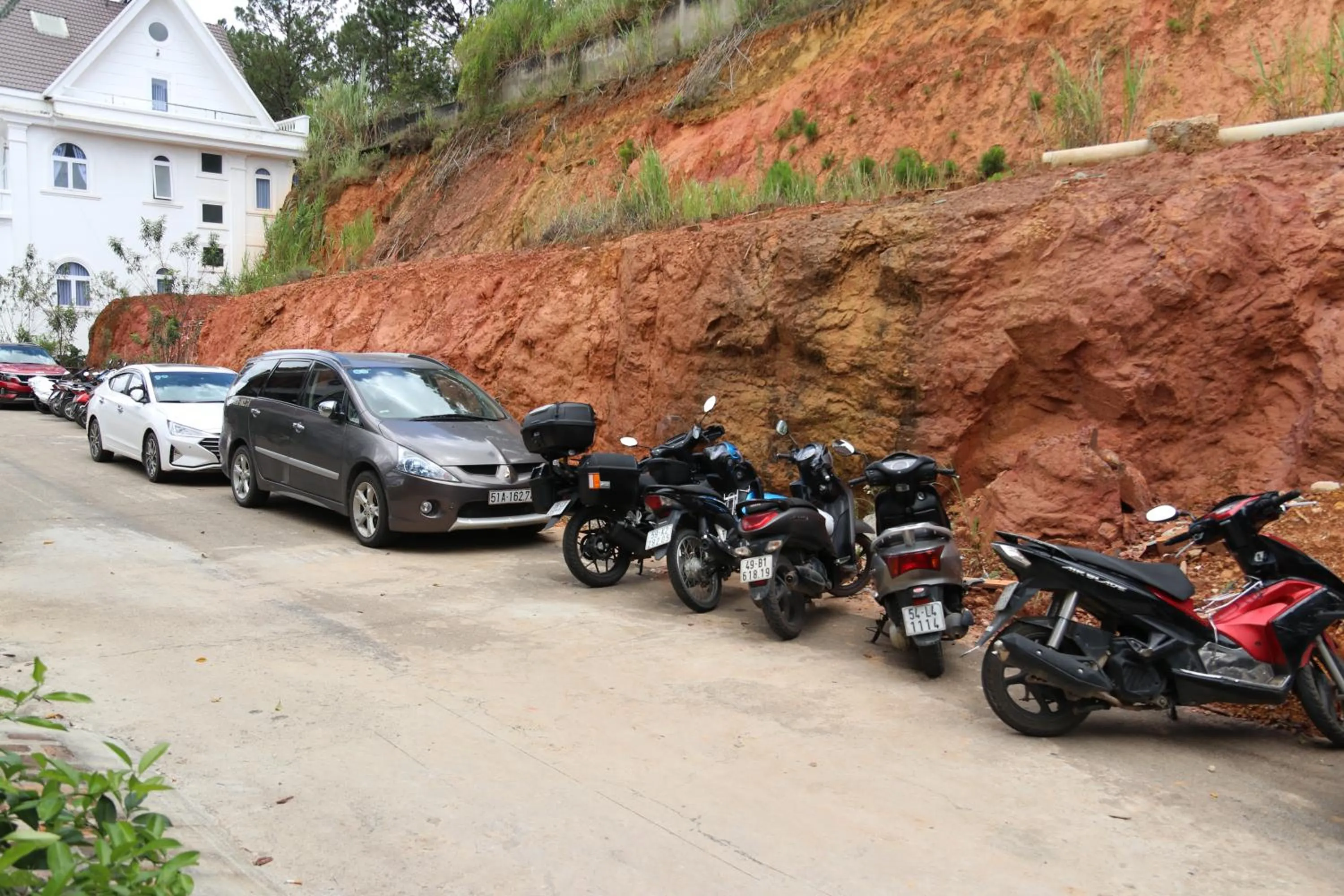 Parking in Miền Sương Khói - Home & Café