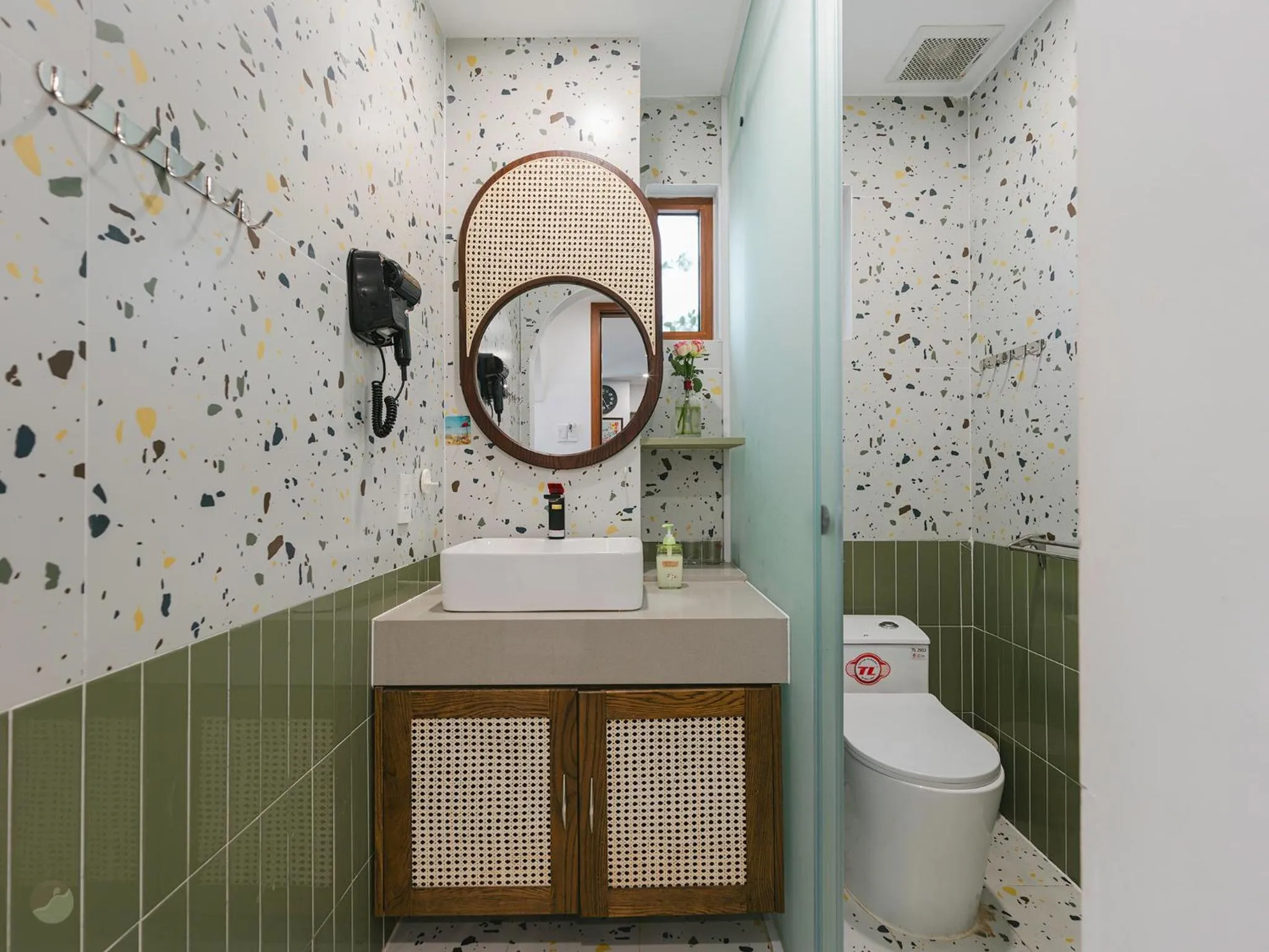 Shower in Miền Sương Khói - Home & Café