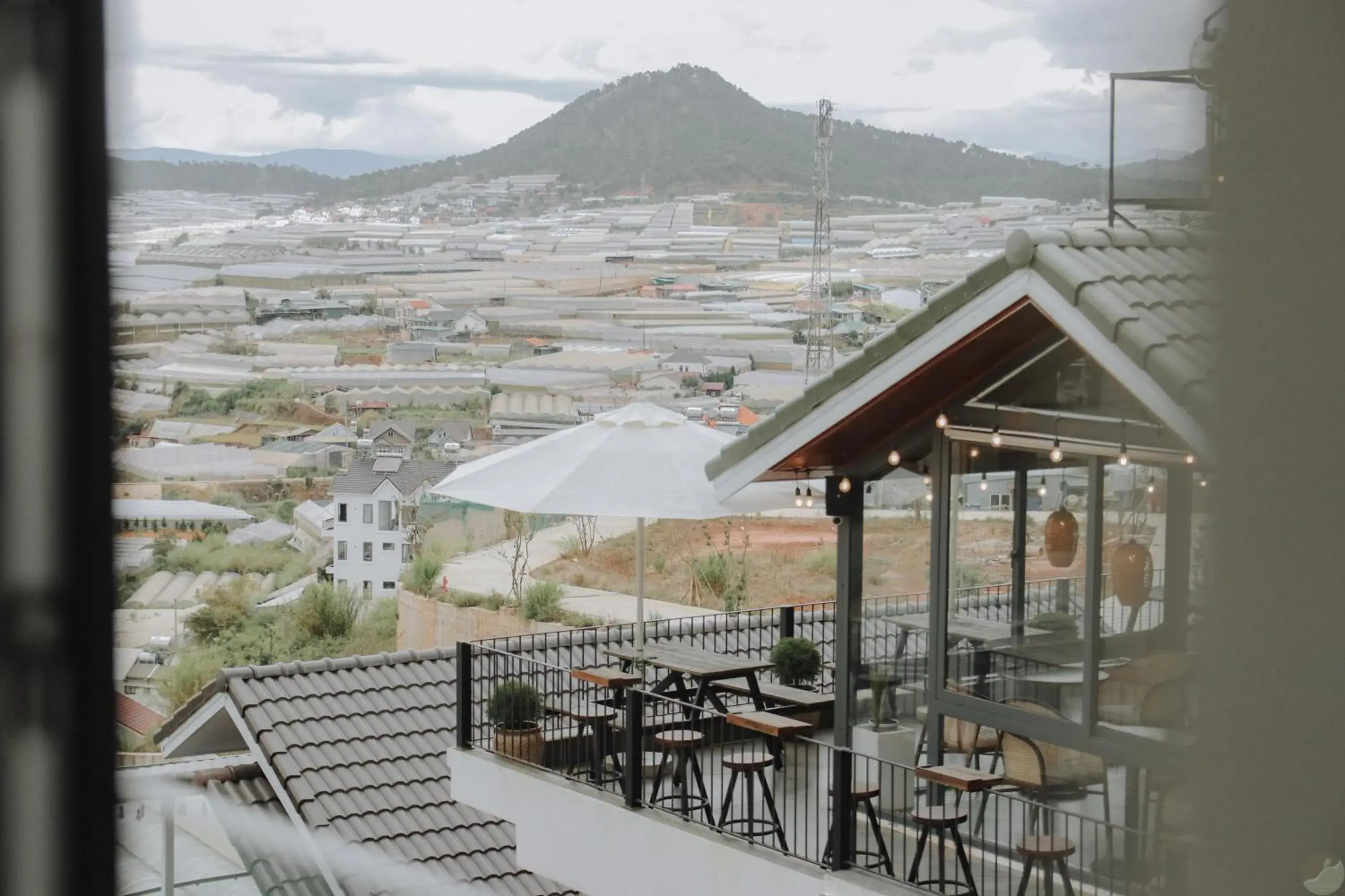 Property building in Miền Sương Khói - Home & Café Property building in Miền Sương Khói - Home & Café