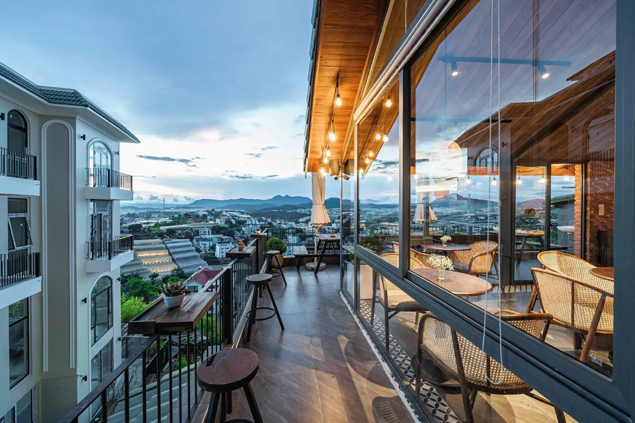 Restaurant/places to eat in Miền Sương Khói - Home & Café Restaurant/places to eat in Miền Sương Khói - Home & Café