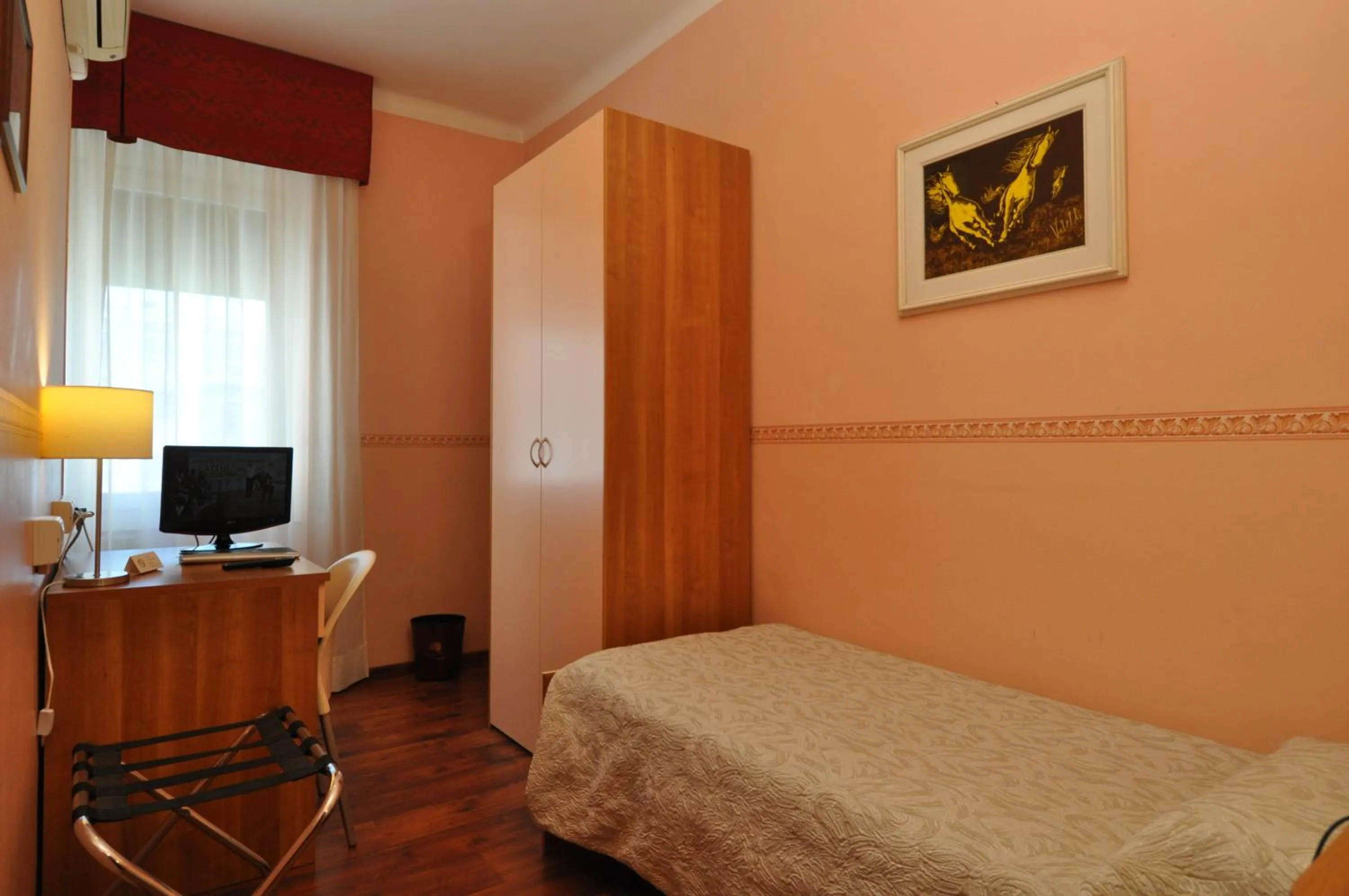 Bedroom, Bed in Hotel Sole Mare