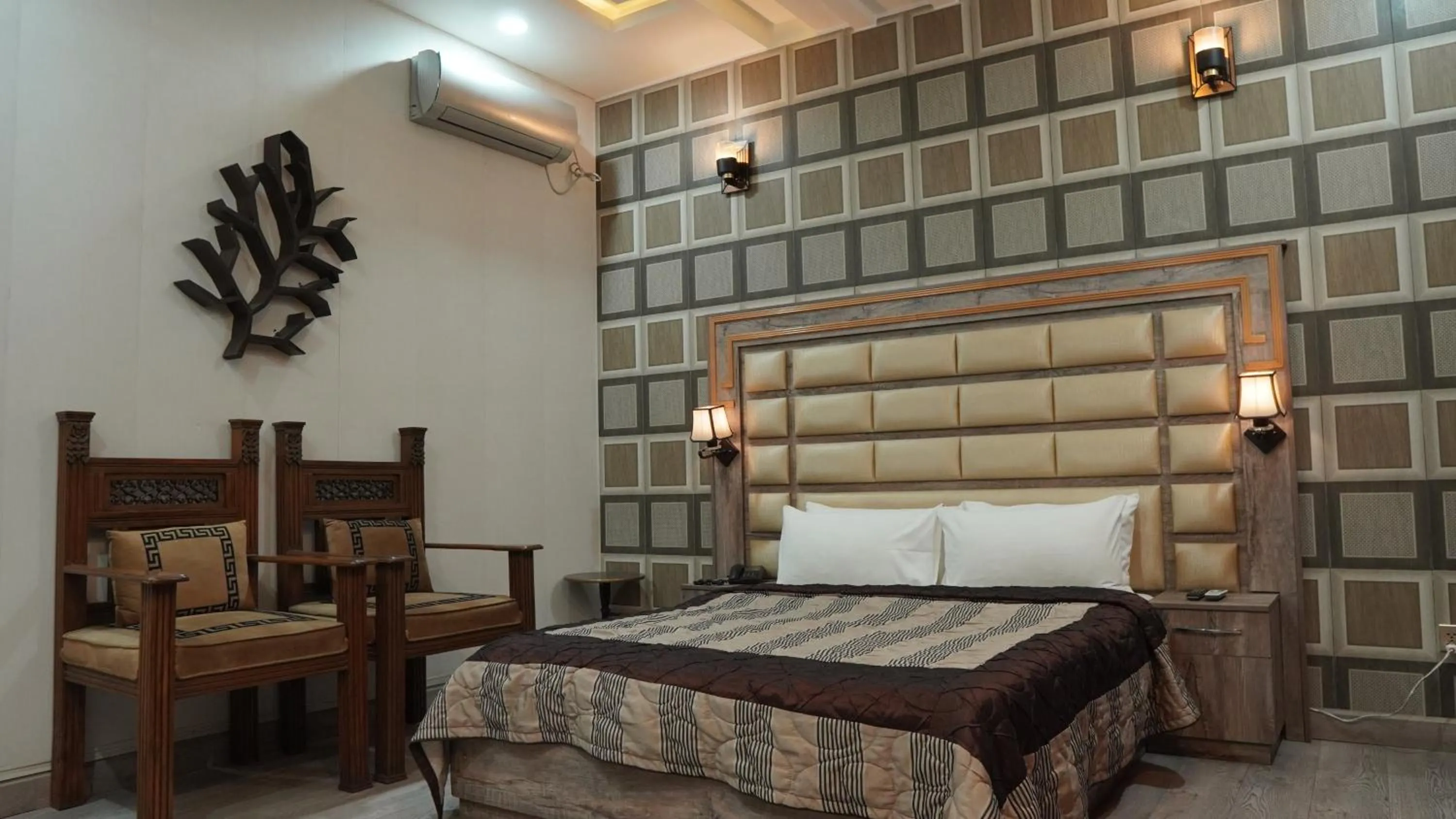 Bedroom, Bed in Park Hotel Gilgit