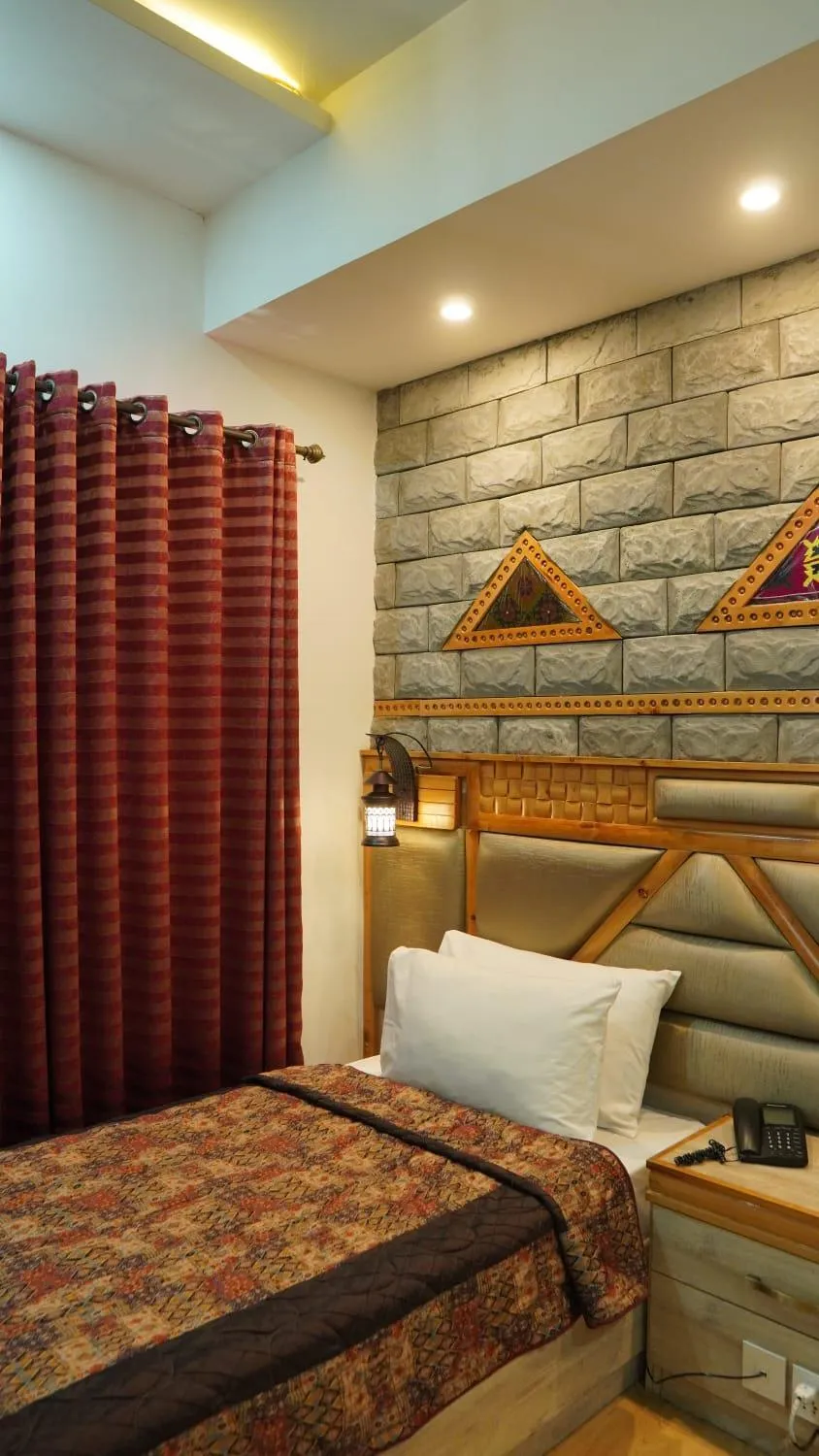 Bedroom, Bed in Park Hotel Gilgit