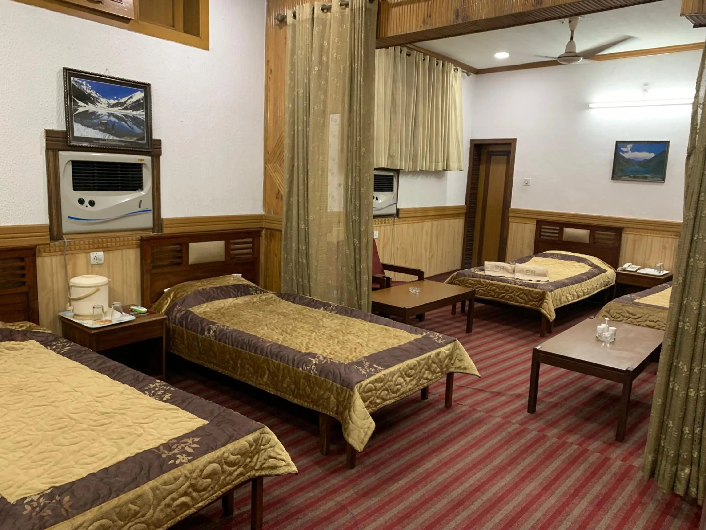 Bedroom, Bed in Park Hotel Gilgit