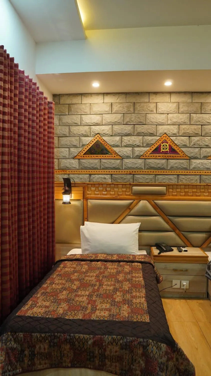 Bedroom, Bed in Park Hotel Gilgit