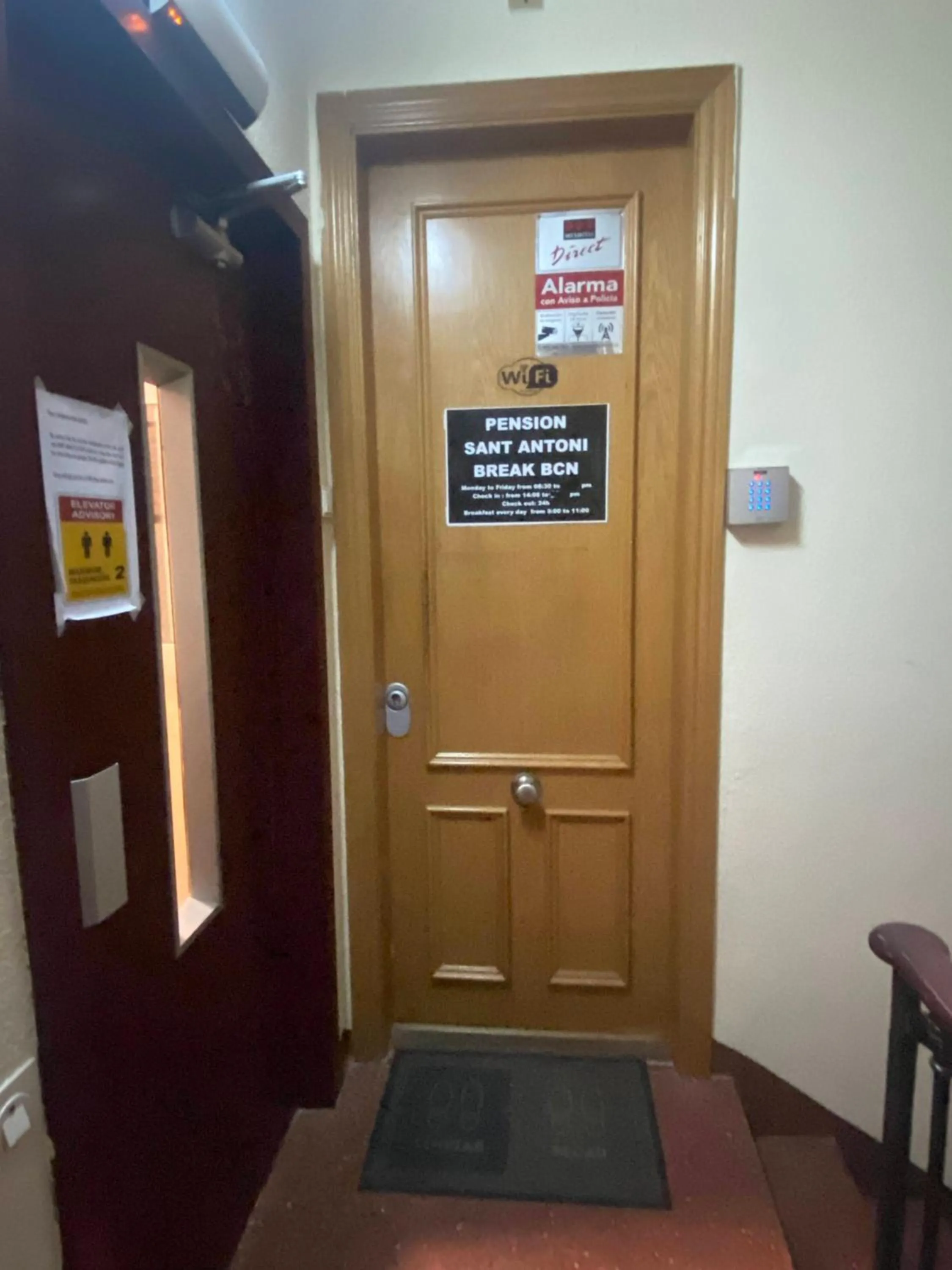 Facade/entrance in Hostal Sant Antoni