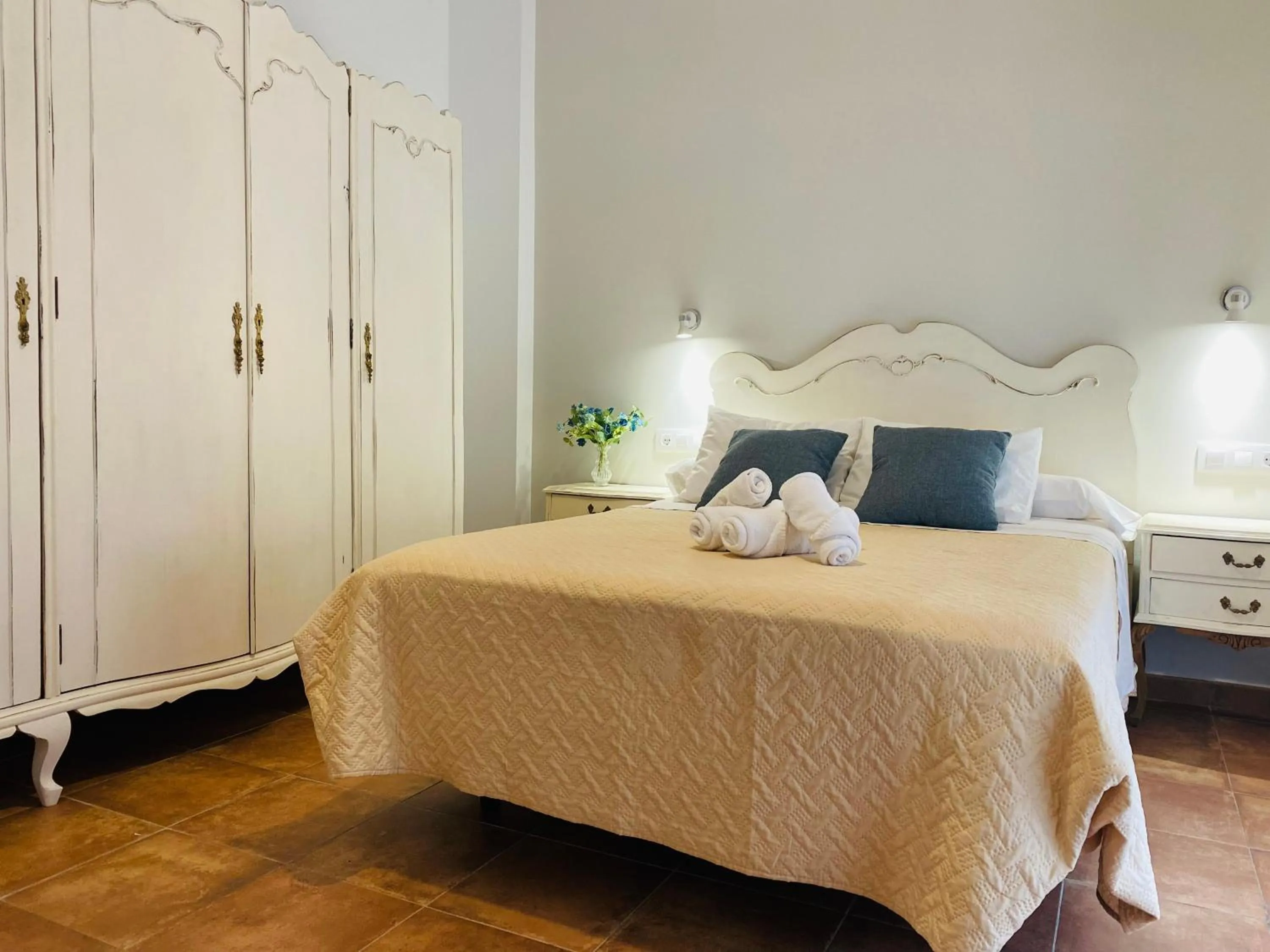 Bedroom, Bed in Apartamentos rurales, La Casa de Baltasar