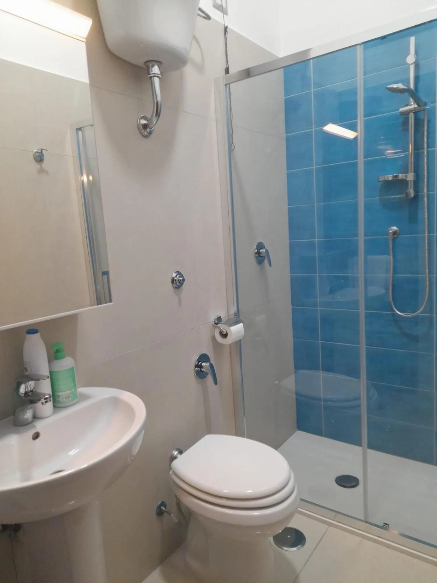 Bathroom in Hotel Vittorio Veneto Napoli