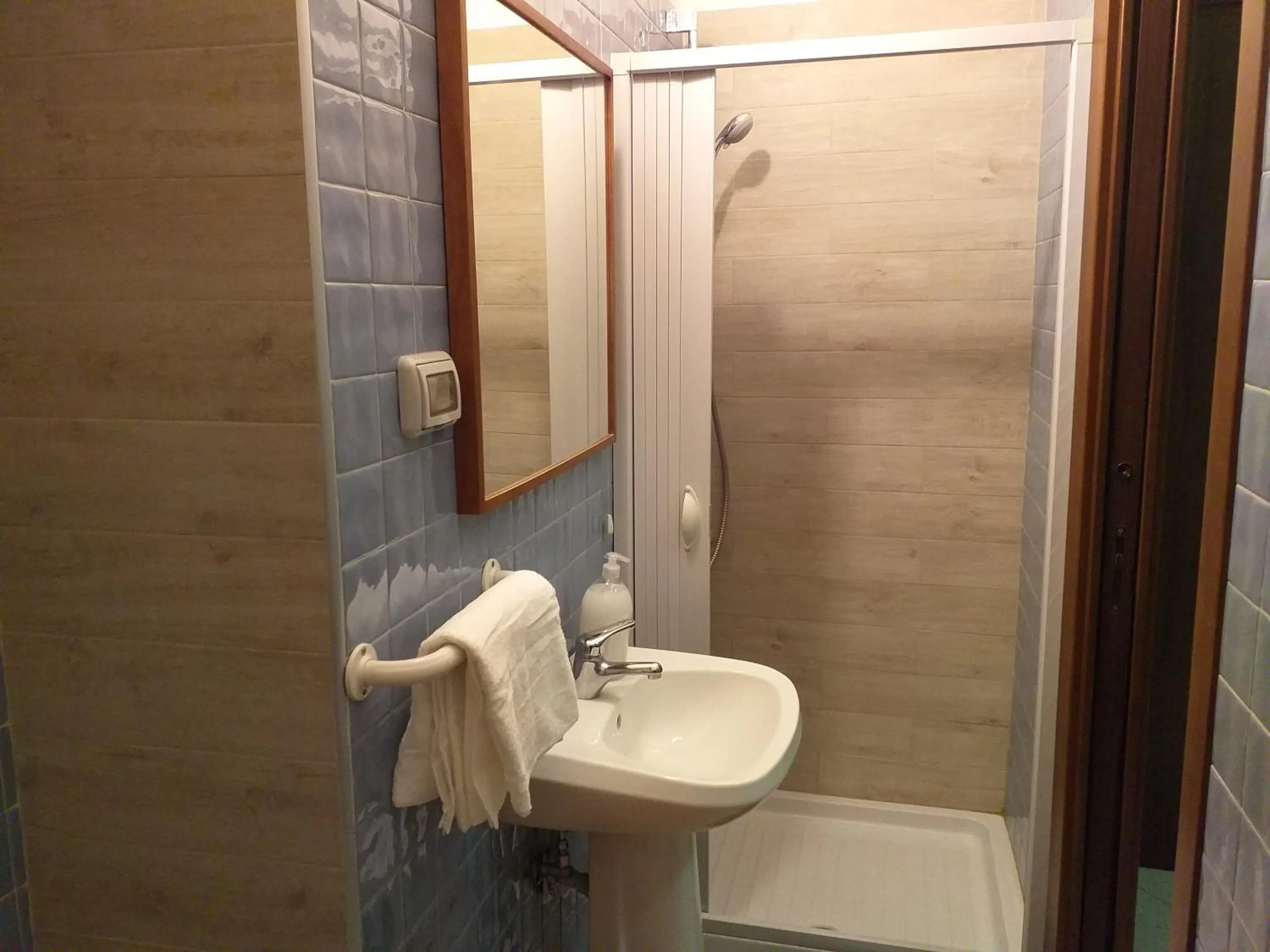 Bathroom in Hotel Vittorio Veneto Napoli