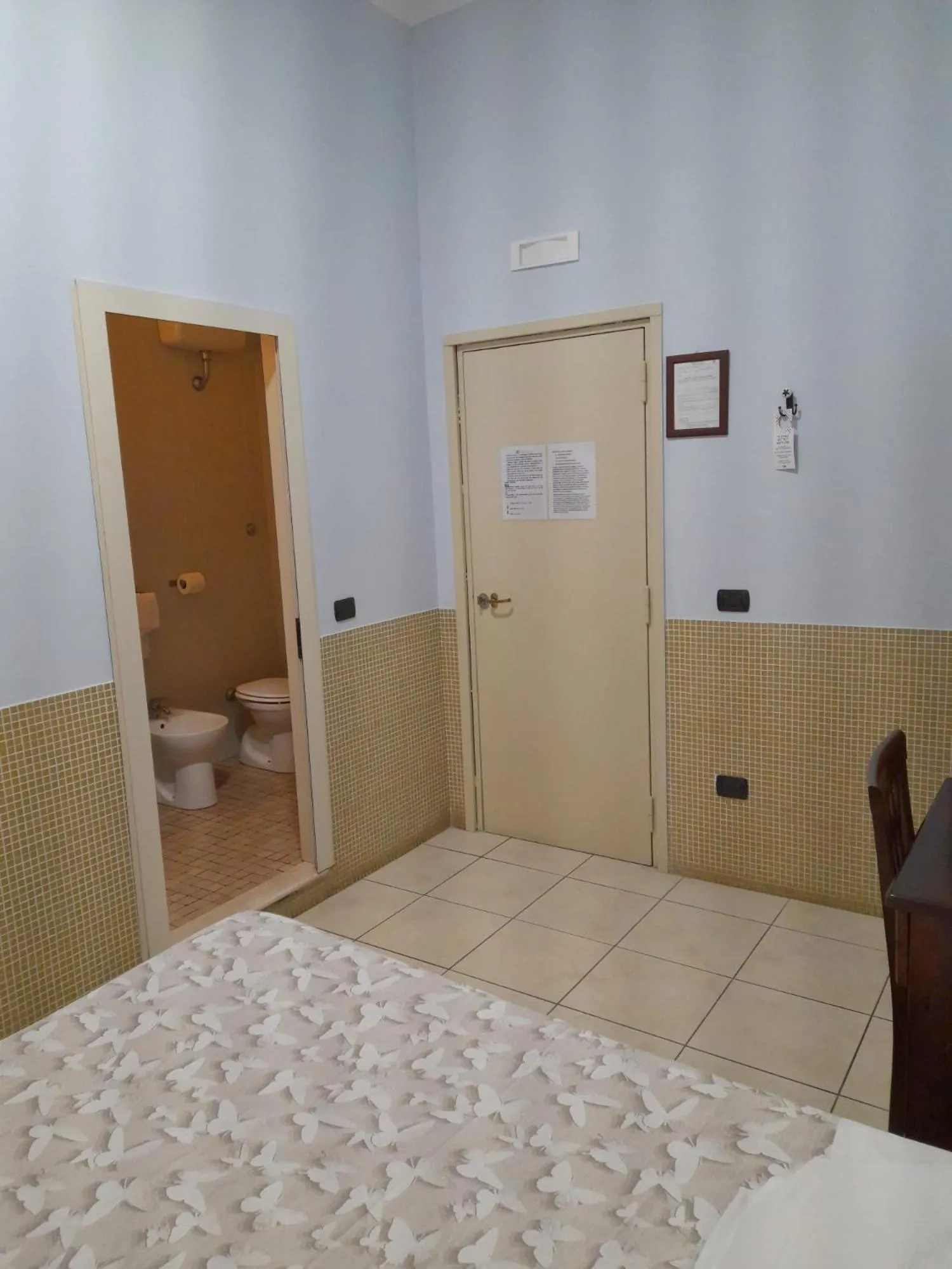 Bedroom in Hotel Vittorio Veneto Napoli