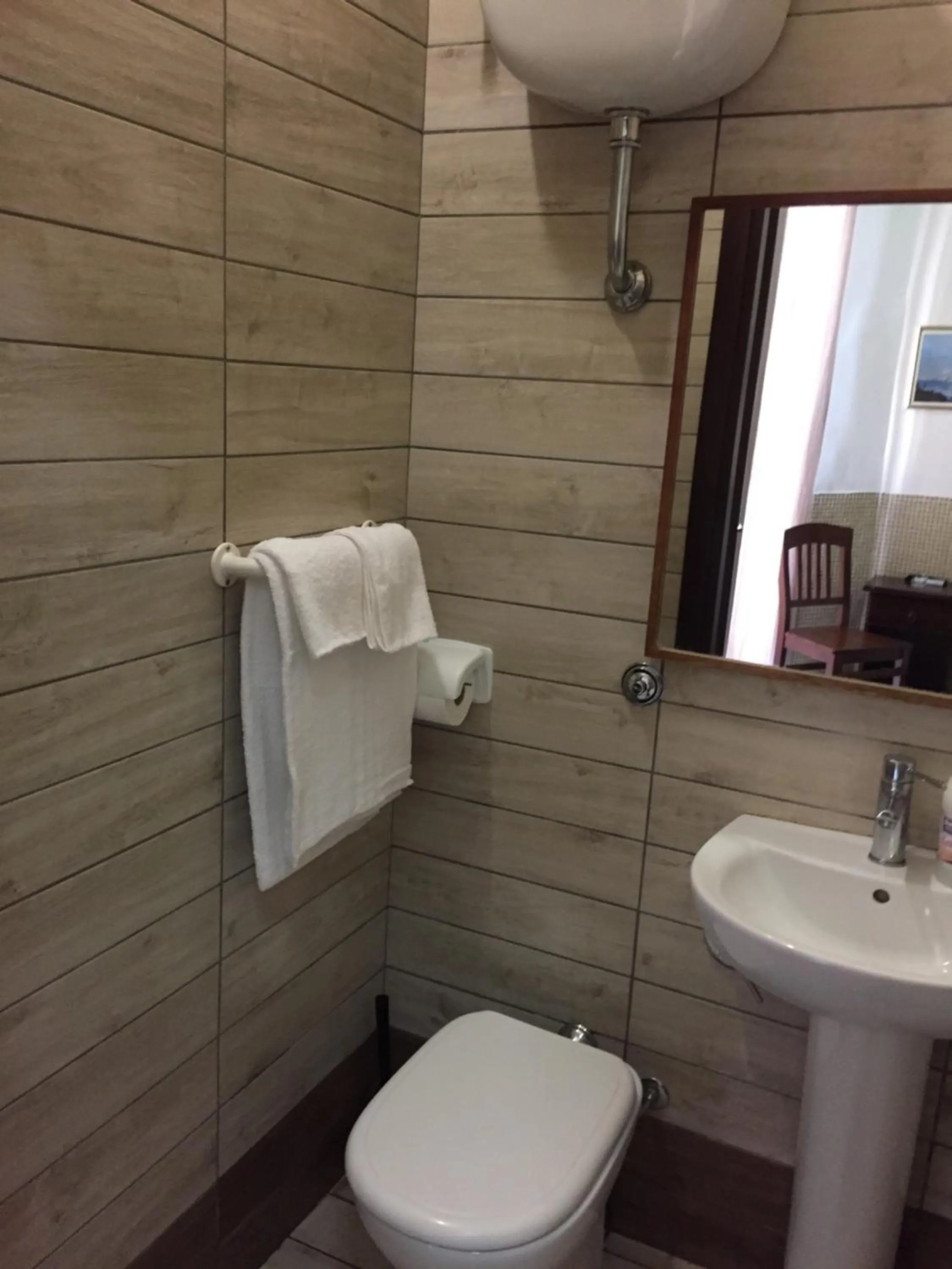 Bathroom in Hotel Vittorio Veneto Napoli