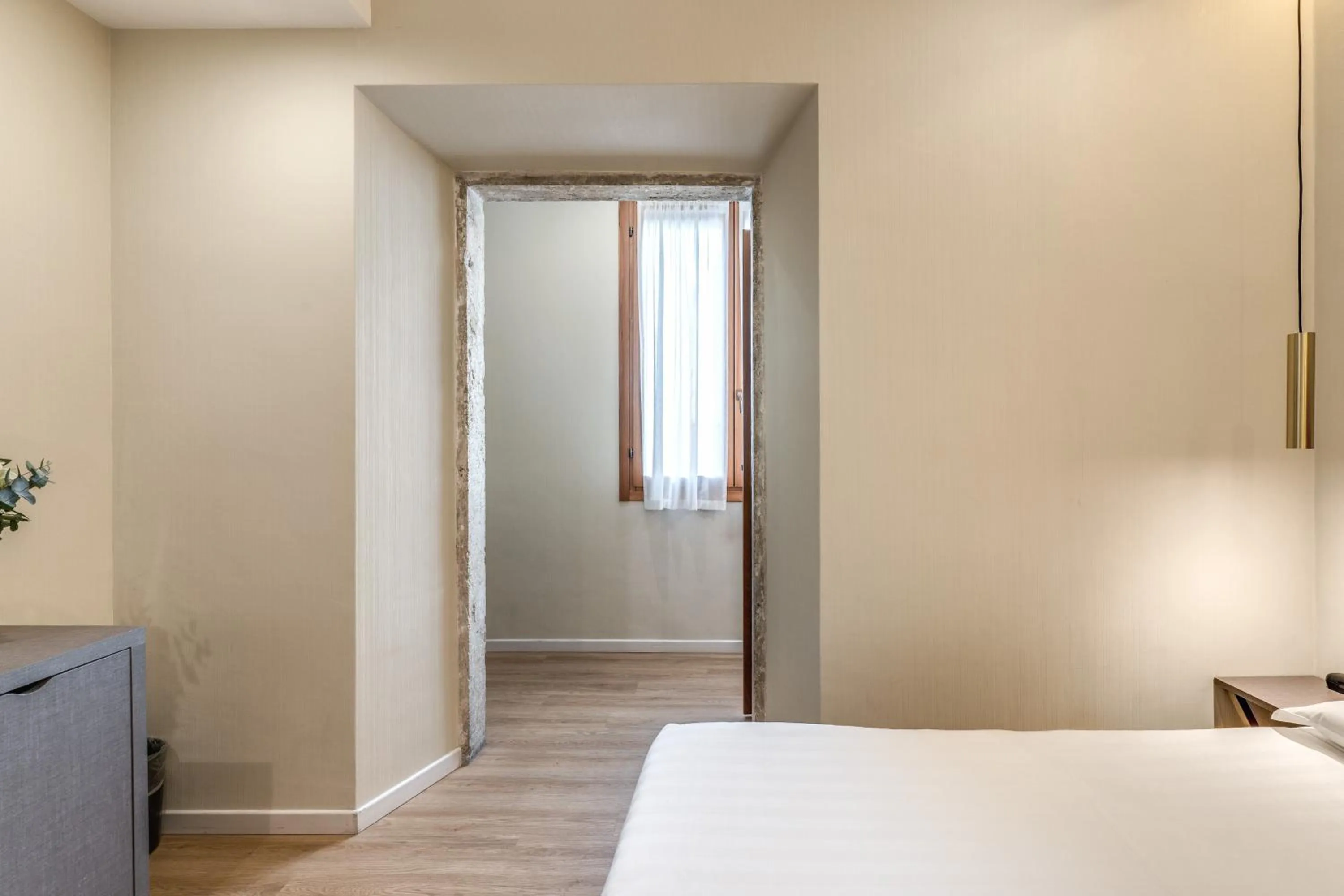 Bedroom, Bed in Flower Garden Hotel